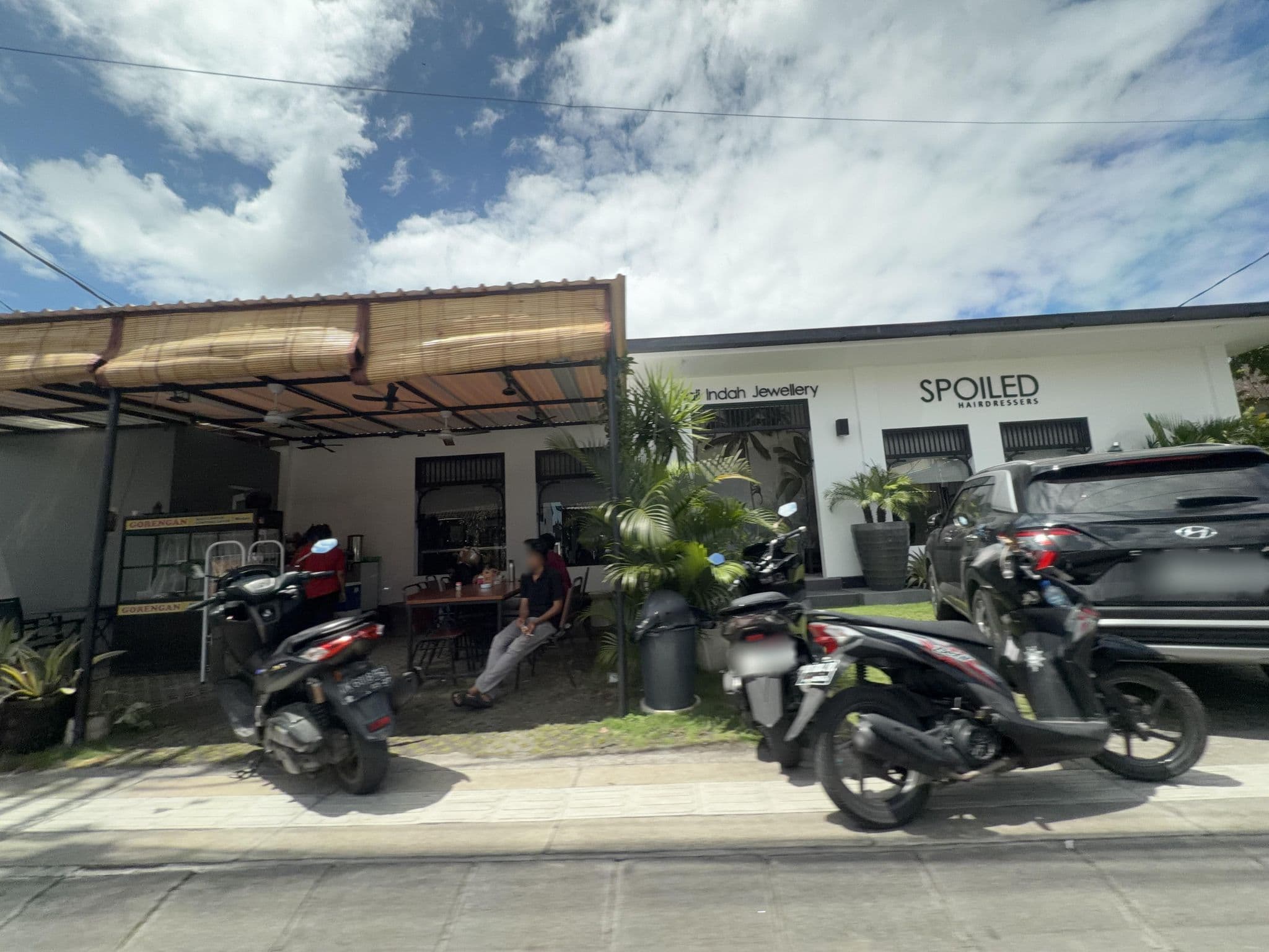 Street view near Dee Muay Thai, Legian