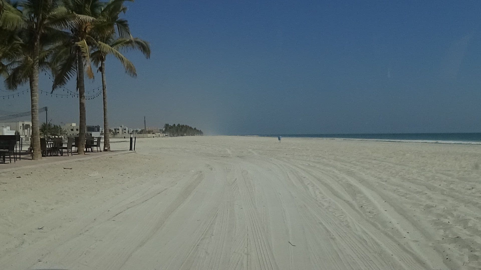 Street view near Al Mansour Building, Şalālah — © vbombaerts (CC BY-SA · Mapillary)
