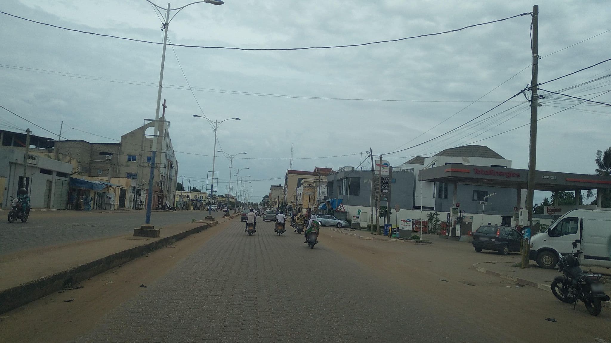 Street view near Hotel MBOLOANI, Lomé — © agecet (CC BY-SA · Mapillary)