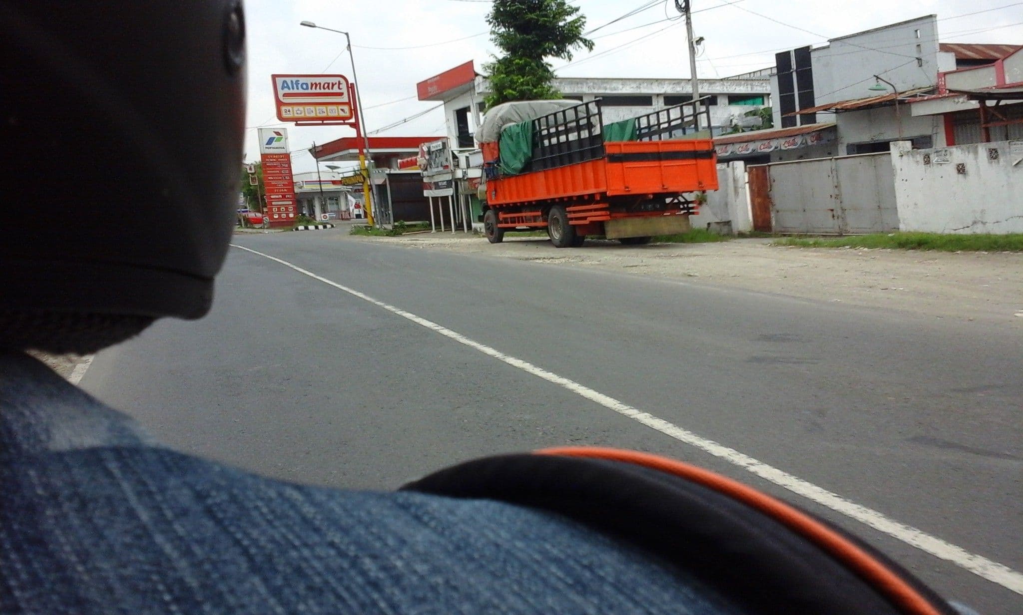 Street view near Penginapan Pecoro, Jember — © arizalkawamuna (CC BY-SA · Mapillary)