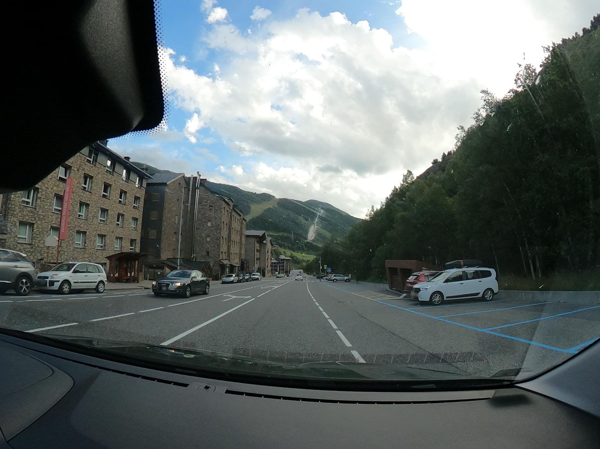 Street view near Hotel Vall Esquí, El Tarter — © vst (CC BY-SA · Mapillary)