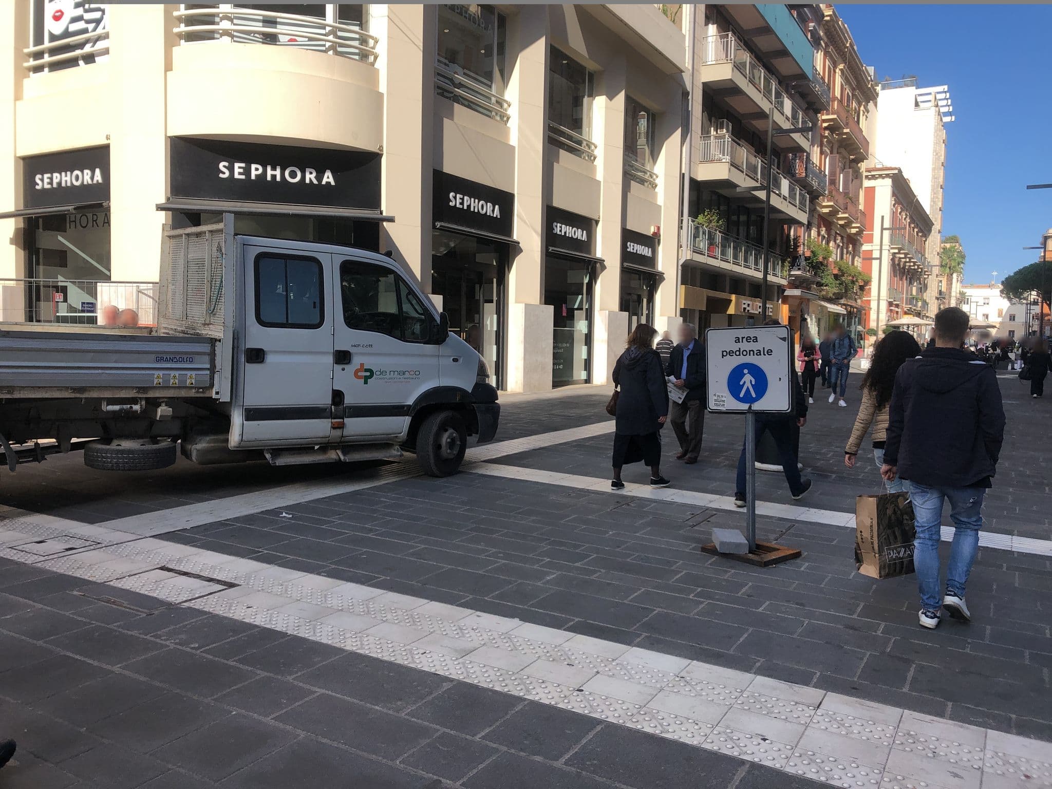 Street view near Le Terrazze Suites, Bari — © antoniopedota (CC BY-SA · Mapillary)