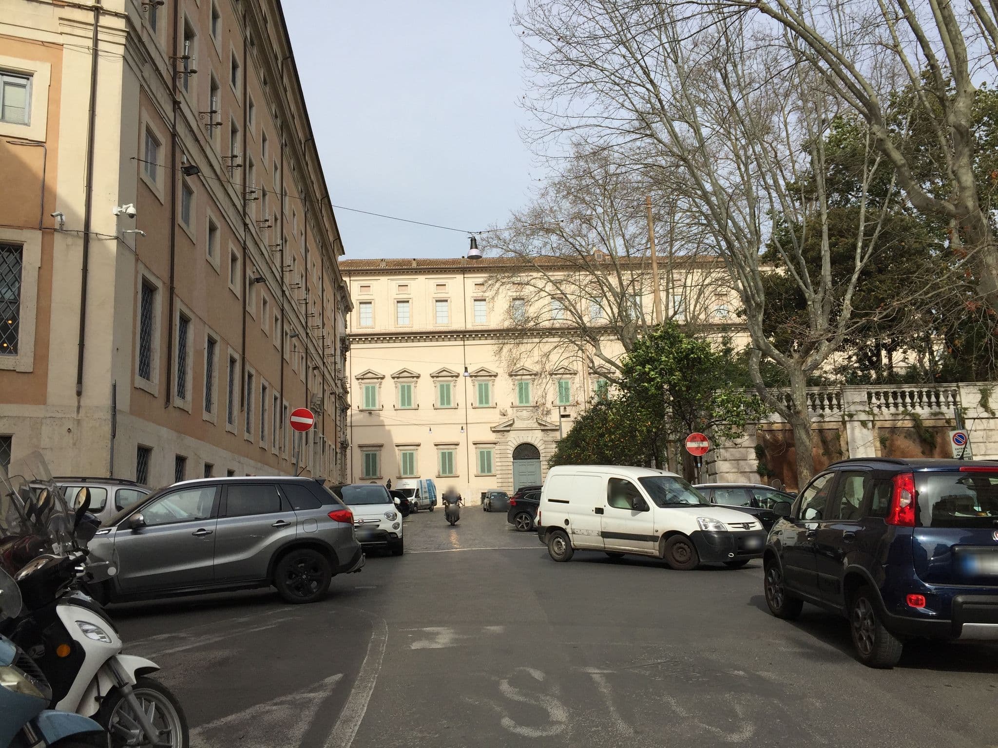 Street view near Villa Spalletti Trivelli Residenza d'Epoca, an SLH Hotel, Pigna — © richlv (CC BY-SA · Mapillary)