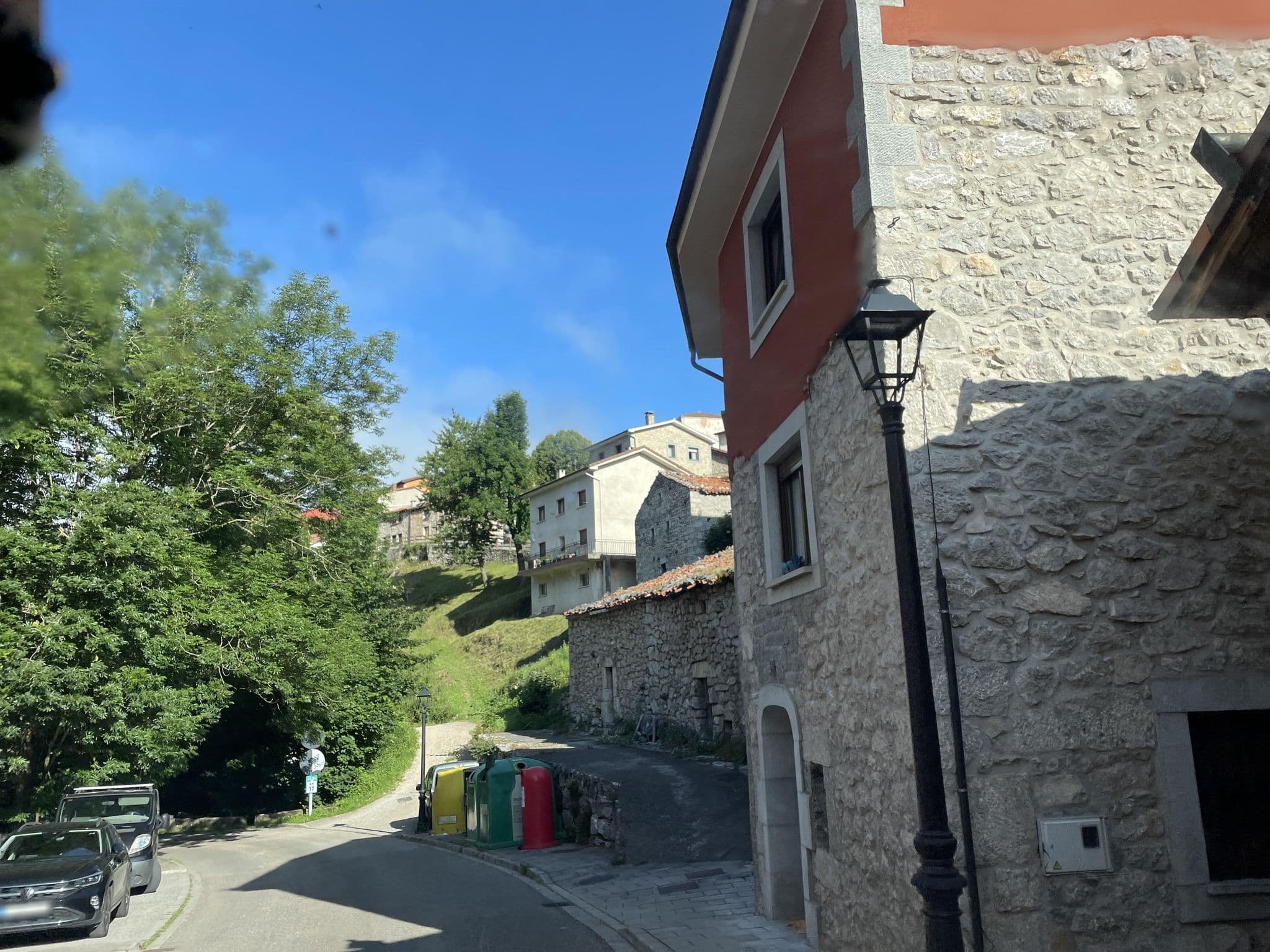 Street view near Hotel Peña Castil, Carreña — © seraq (CC BY-SA · Mapillary)