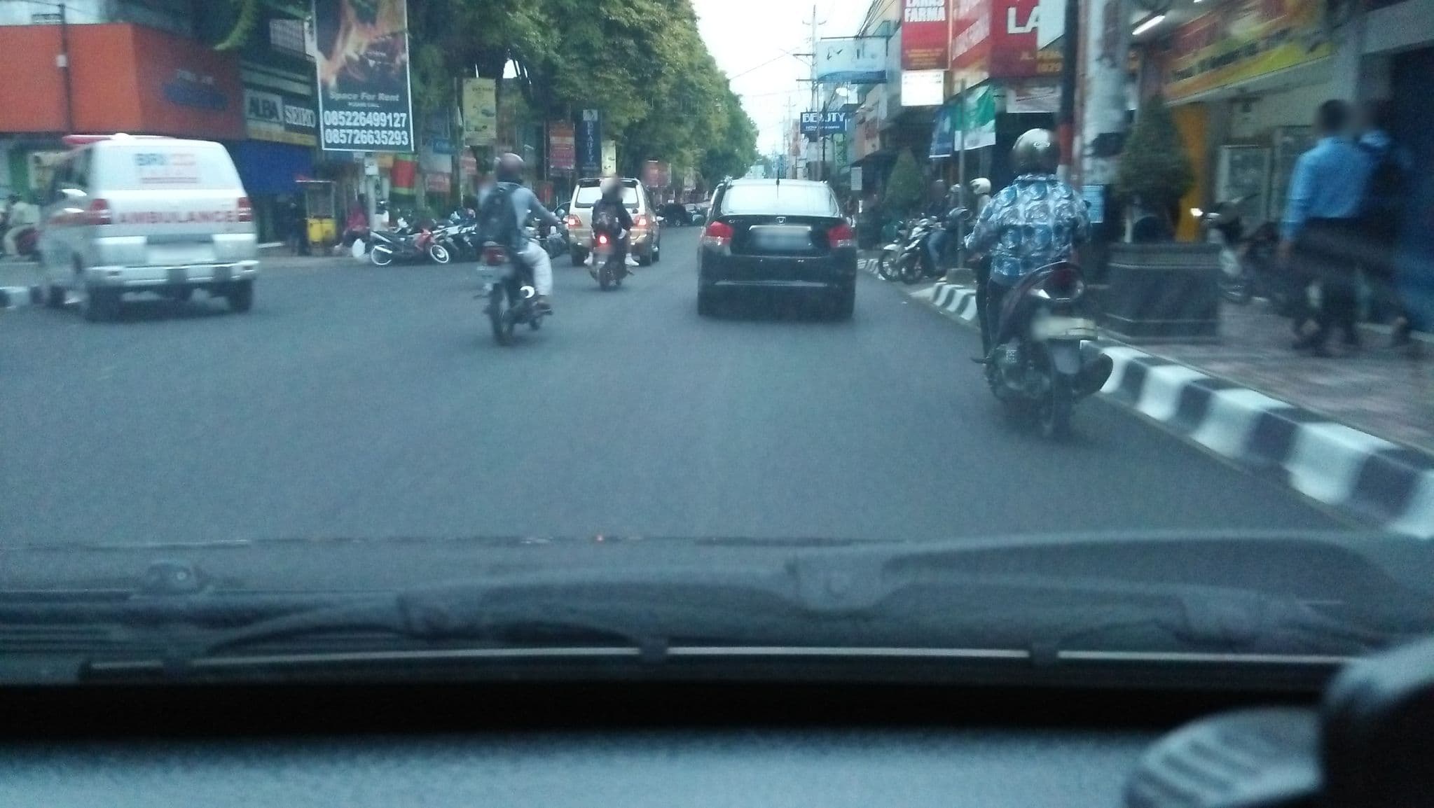 Street view near Sumber Waras Hotel, Magelang — © hestiningsih (CC BY-SA · Mapillary)