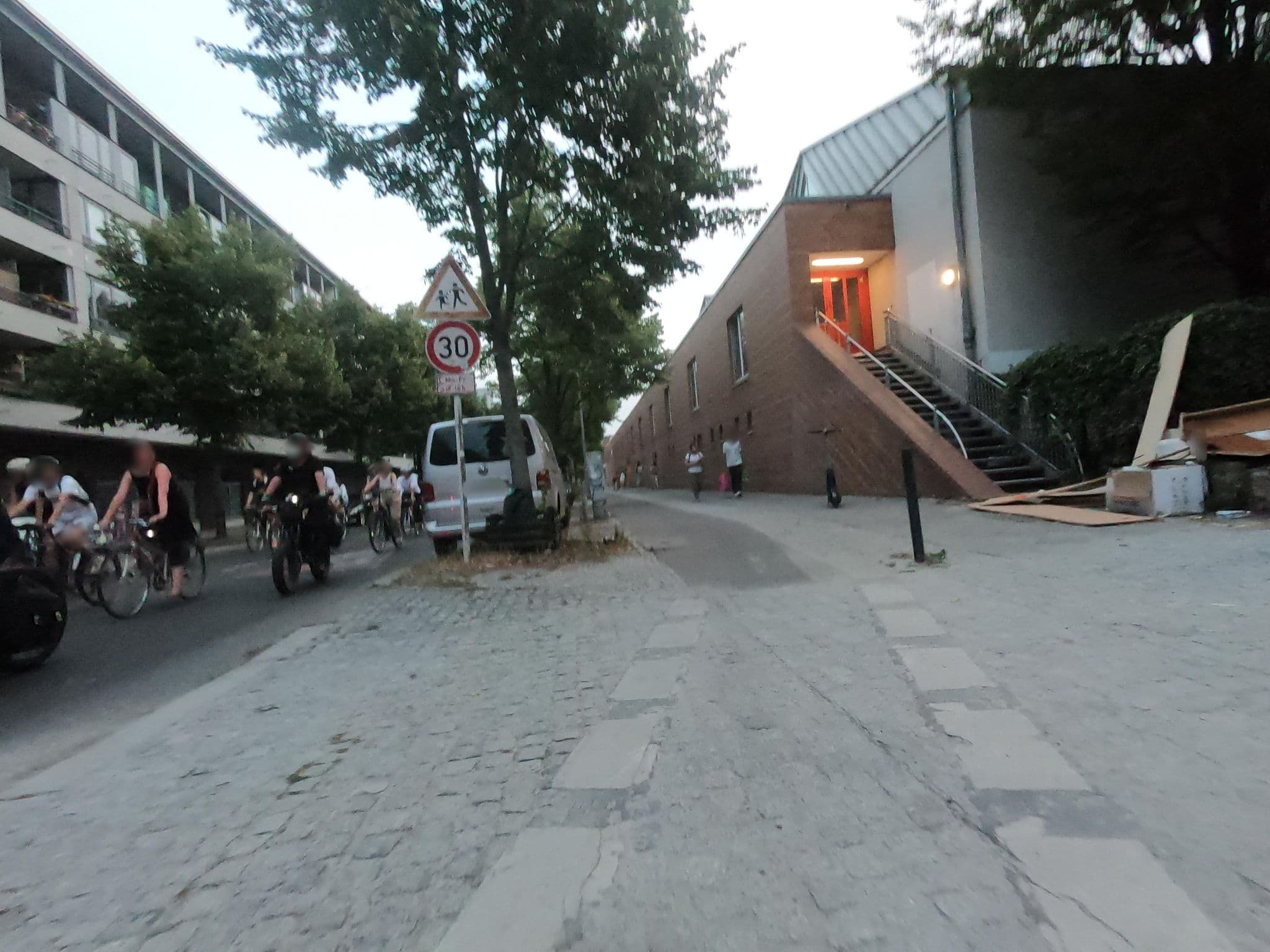 Street view near Schönes Serviced Apartment in Berlin, Tiergarten — © carlheinz (CC BY-SA · Mapillary)