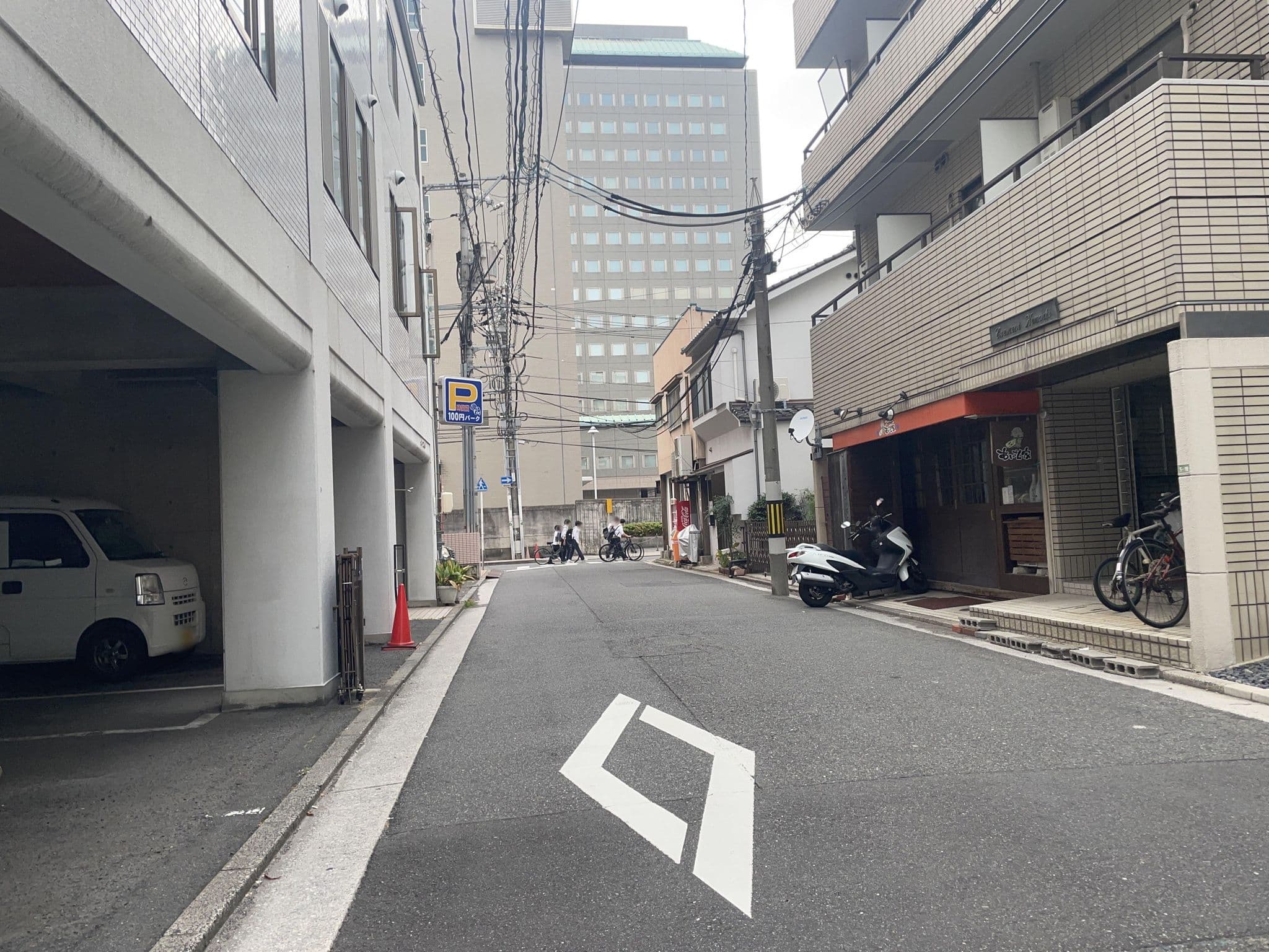 Street view near b hotel 鯉城通り/ Rijodori, Hiroshima — © alt9800 (CC BY-SA · Mapillary)
