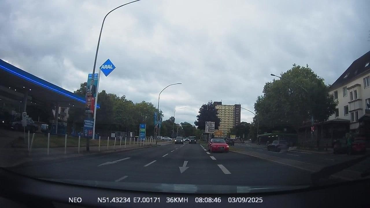 Street view near Parkhotel - Essen, Essen — © TechniPorter (CC BY-SA · Mapillary)