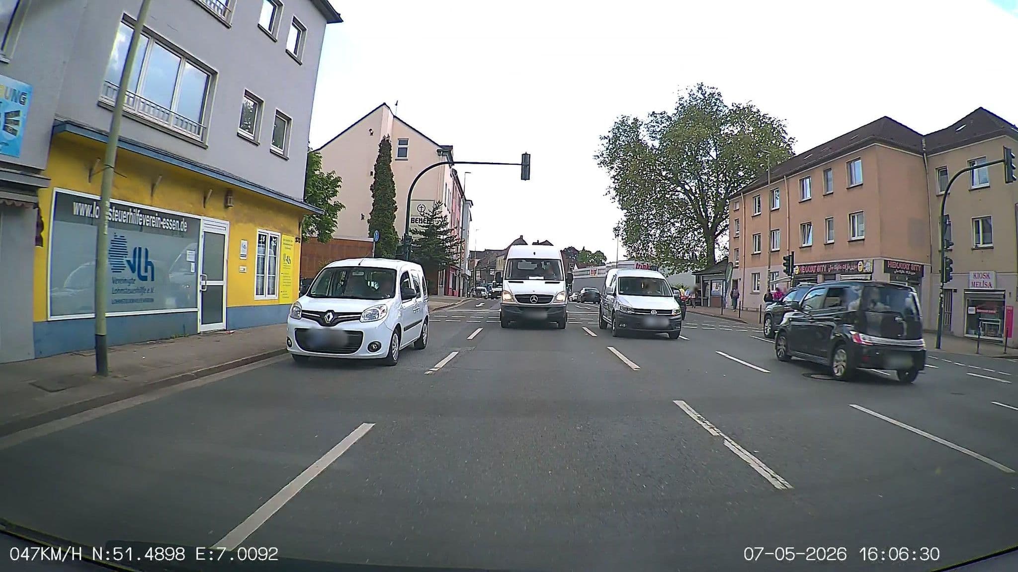 Street view near Hotel Böll Essen, Essen — © heetENkoel (CC BY-SA · Mapillary)