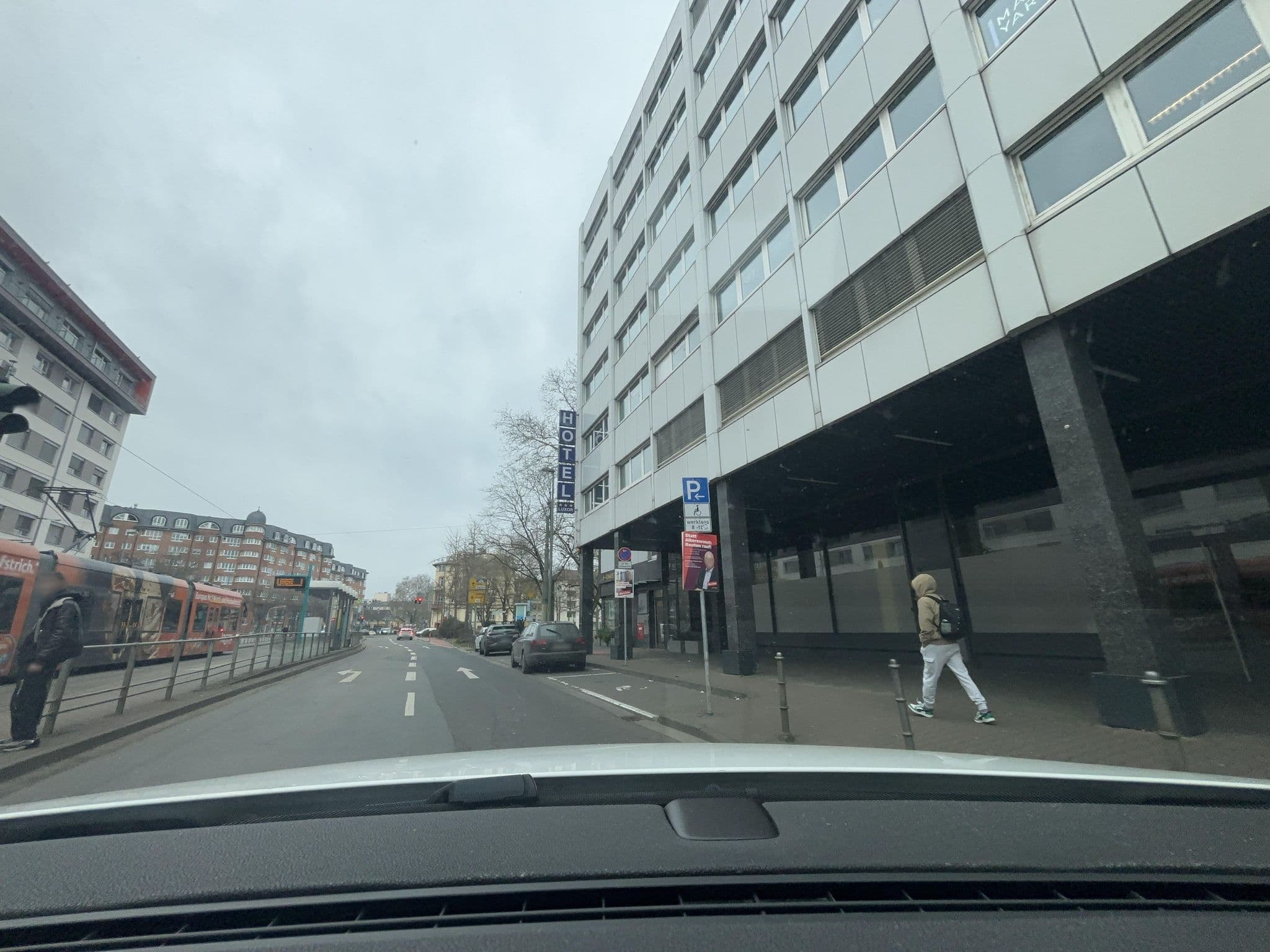 Street view near Homaris Apartments Frankfurt am Main, Frankfurt am Main — © luisa-ew (CC BY-SA · Mapillary)