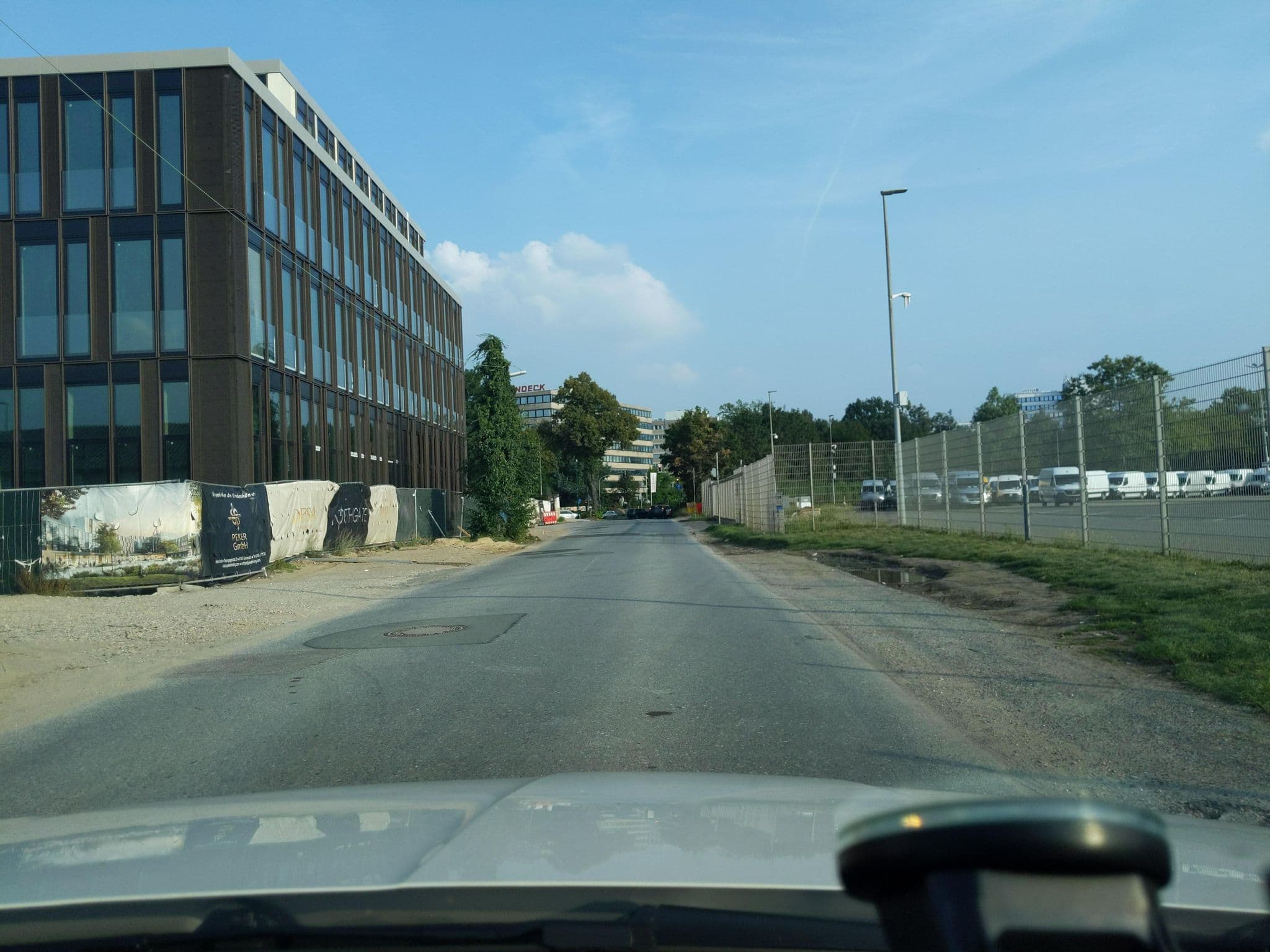 Street view near Holiday Inn - the niu, Hub Dusseldorf Messe by IHG, Düsseldorf-Pempelfort — © littlefool (CC BY-SA · Mapillary)