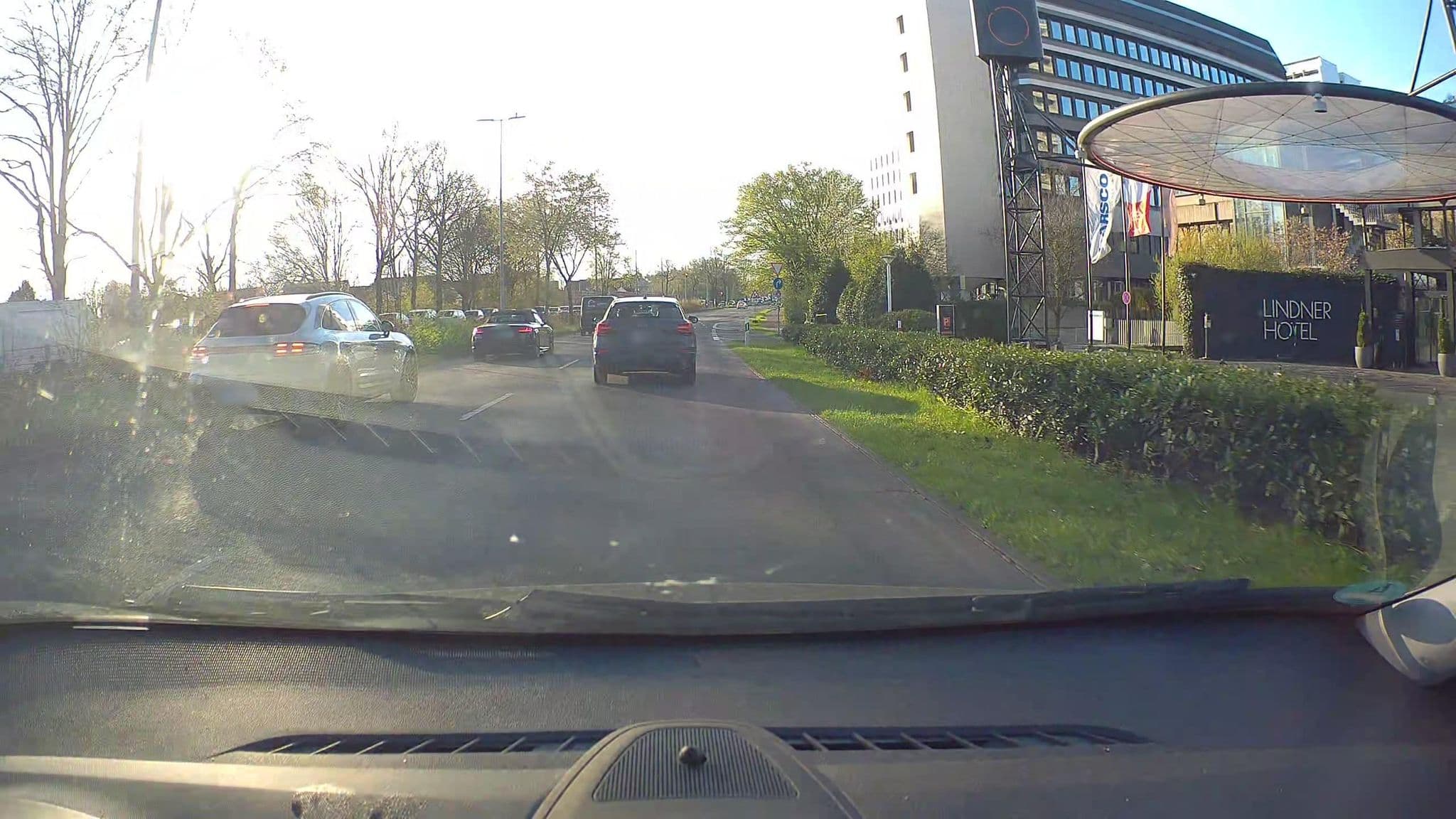 Street view near Lindner Hotel Dusseldorf Seestern - JDV by Hyatt, Düsseldorf-Pempelfort — © poxonline (CC BY-SA · Mapillary)