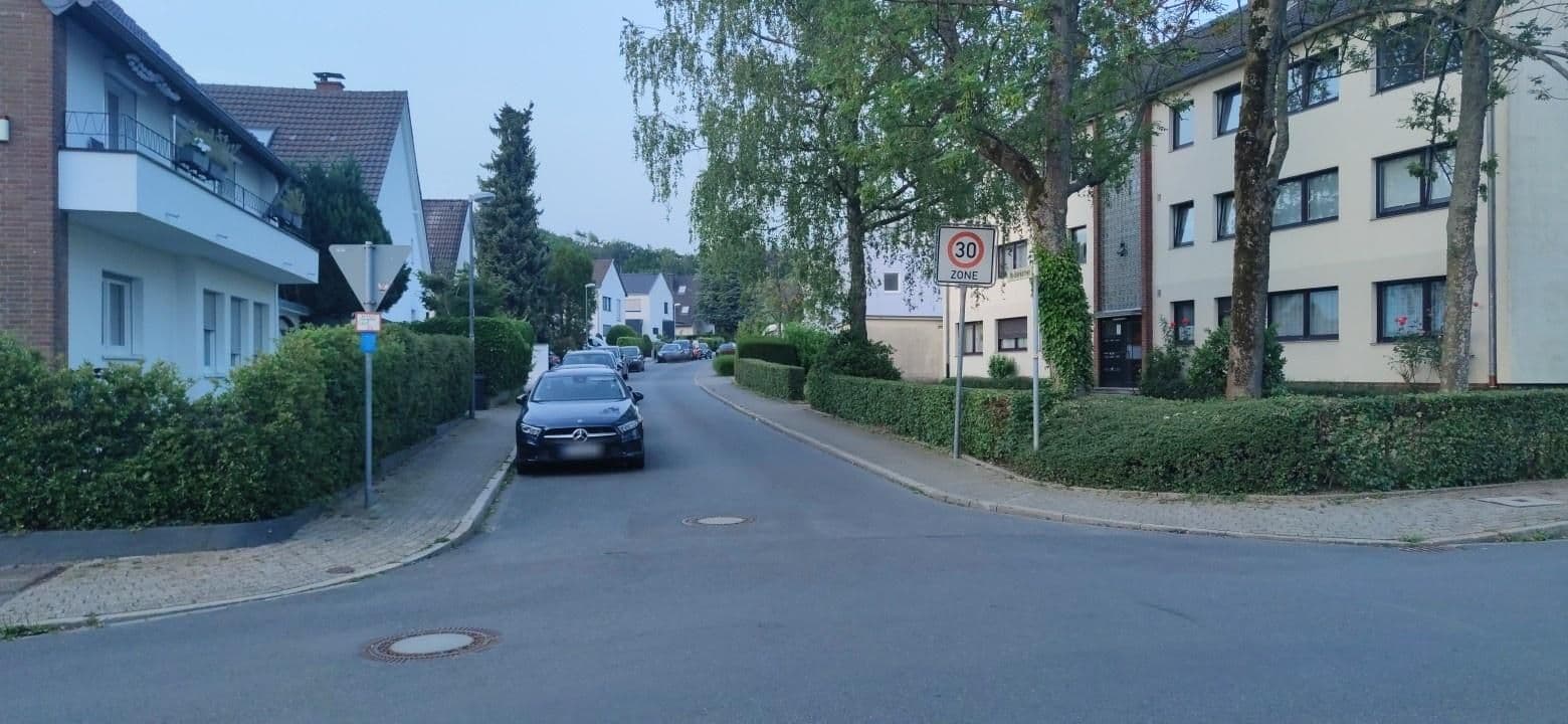 Street view near Haus der Gastlichkeit, Ratingen — © hiwi234 (CC BY-SA · Mapillary)