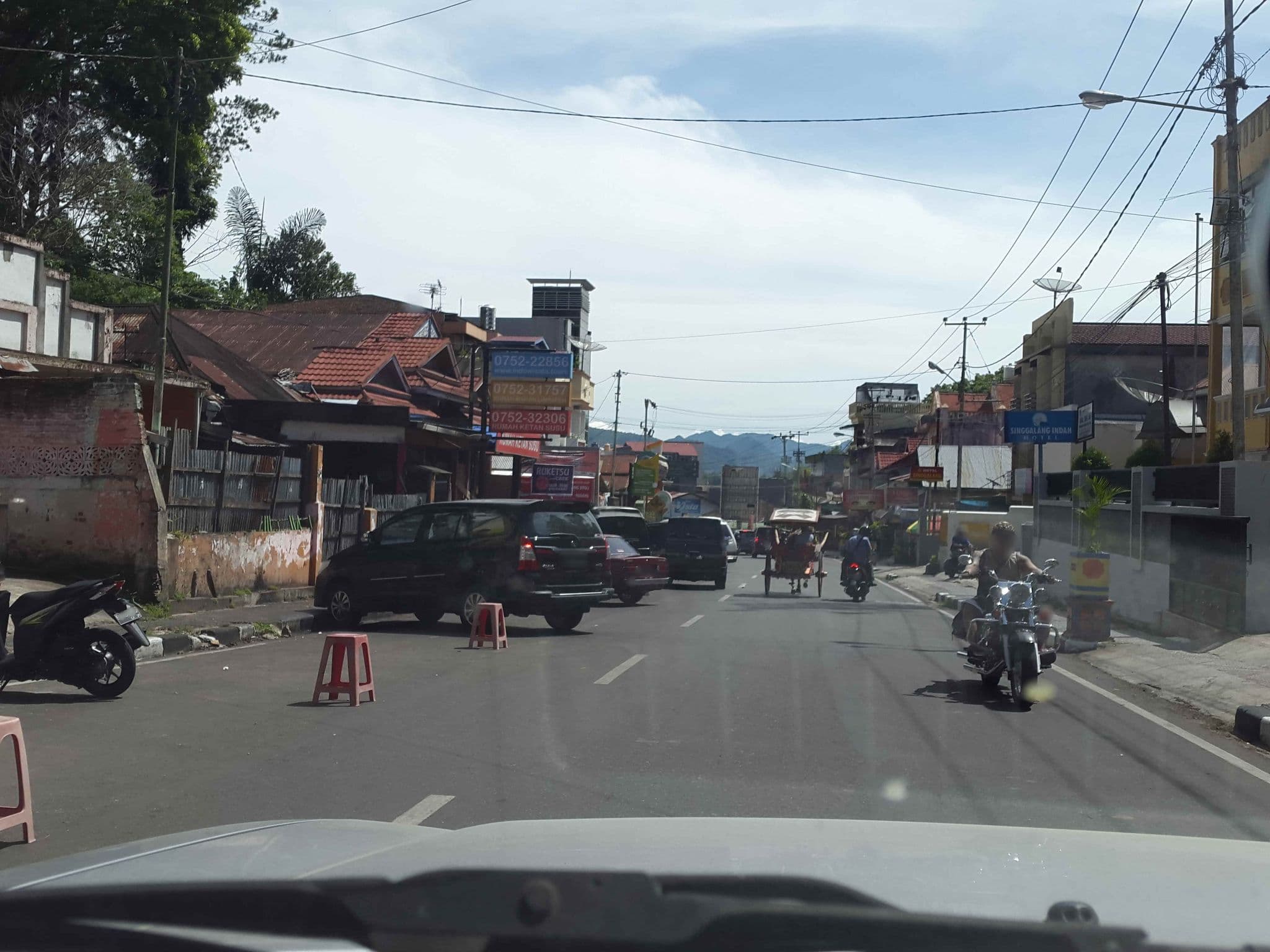 Street view near Hotel Yany, Bukittinggi — © roadroid (CC BY-SA · Mapillary)