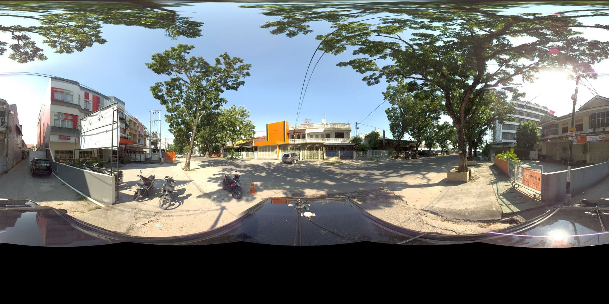 Street view near Mongonsidi Hotel, Padang — © sarahantos (CC BY-SA · Mapillary)