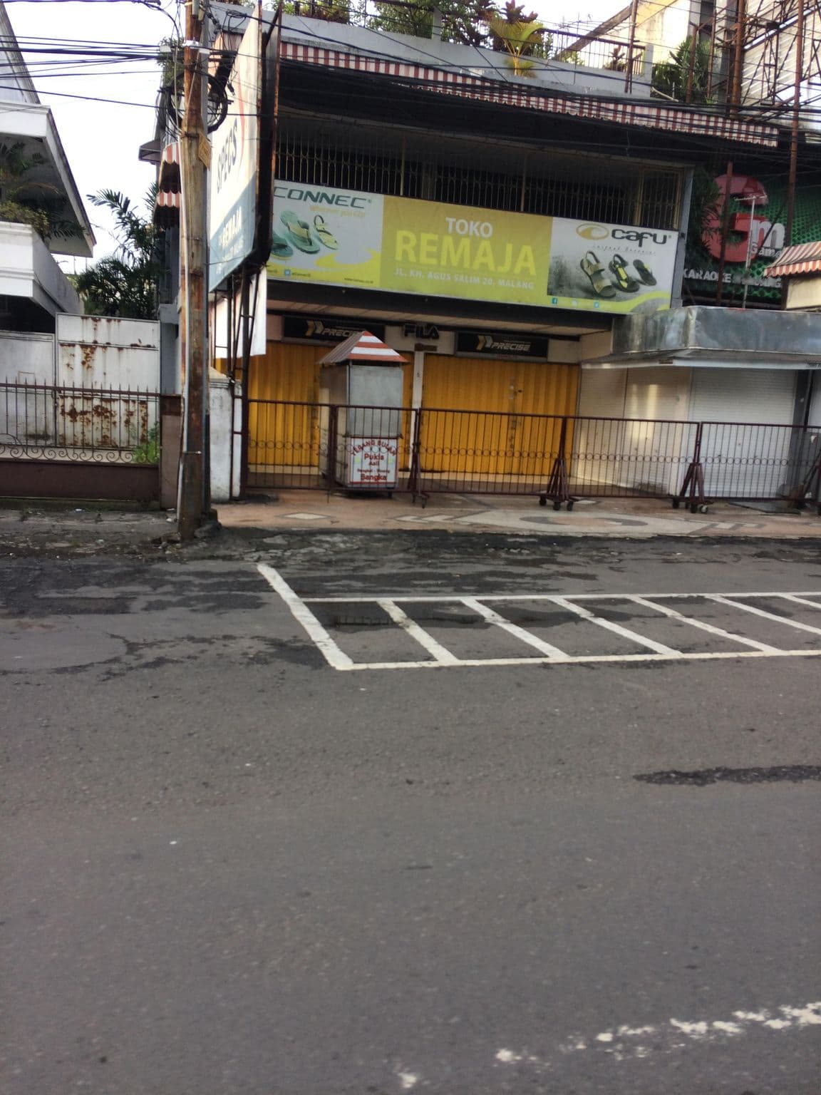 Street view near Hotel Santosa, Malang