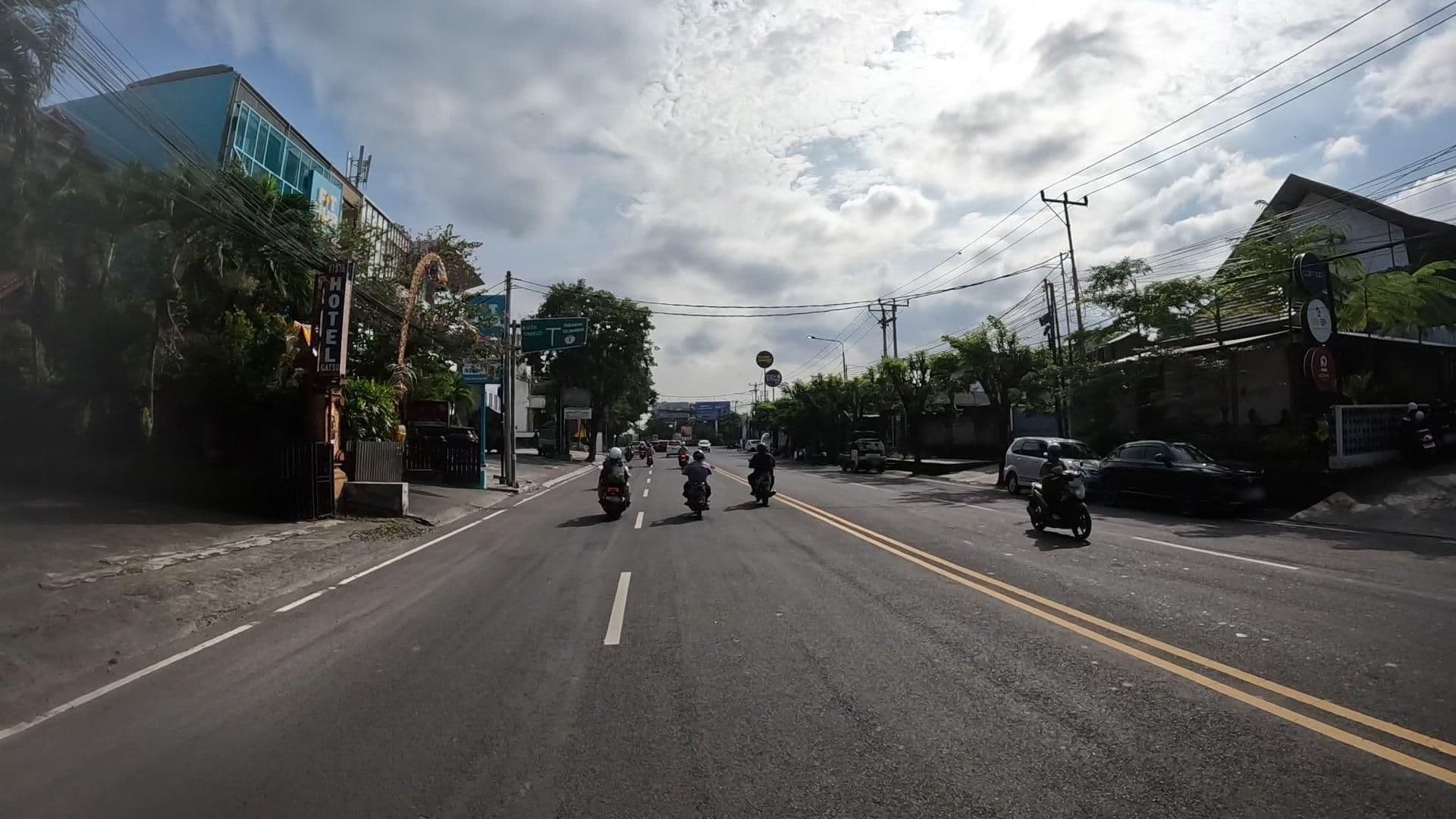 Street view near Hotel Vista Gatsu, Dalung