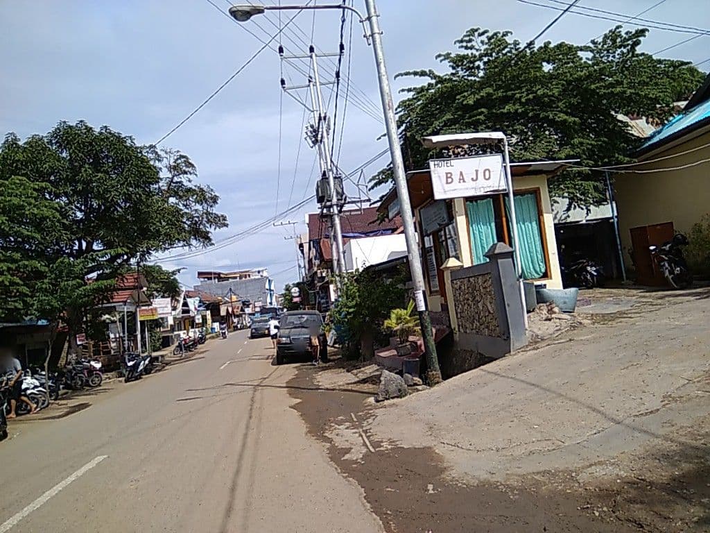 Street view near Bajo Beach, Labuan Bajo — © rodionoff (CC BY-SA · Mapillary)