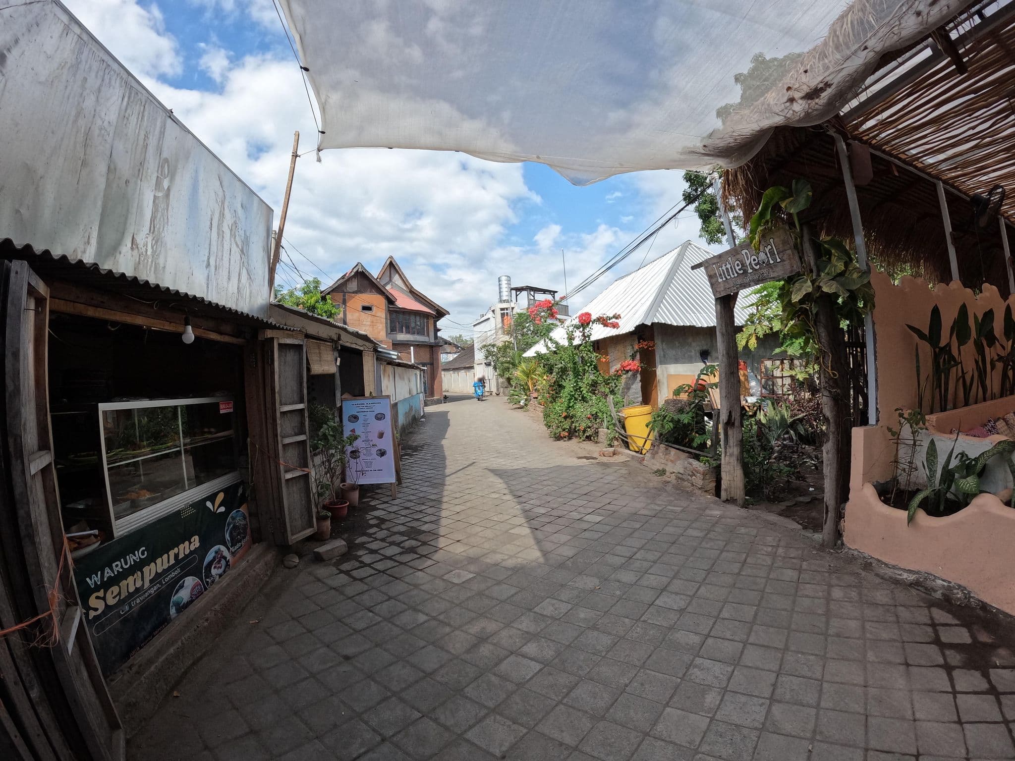 Street view near Belindo Cottage, Gili Trawangan