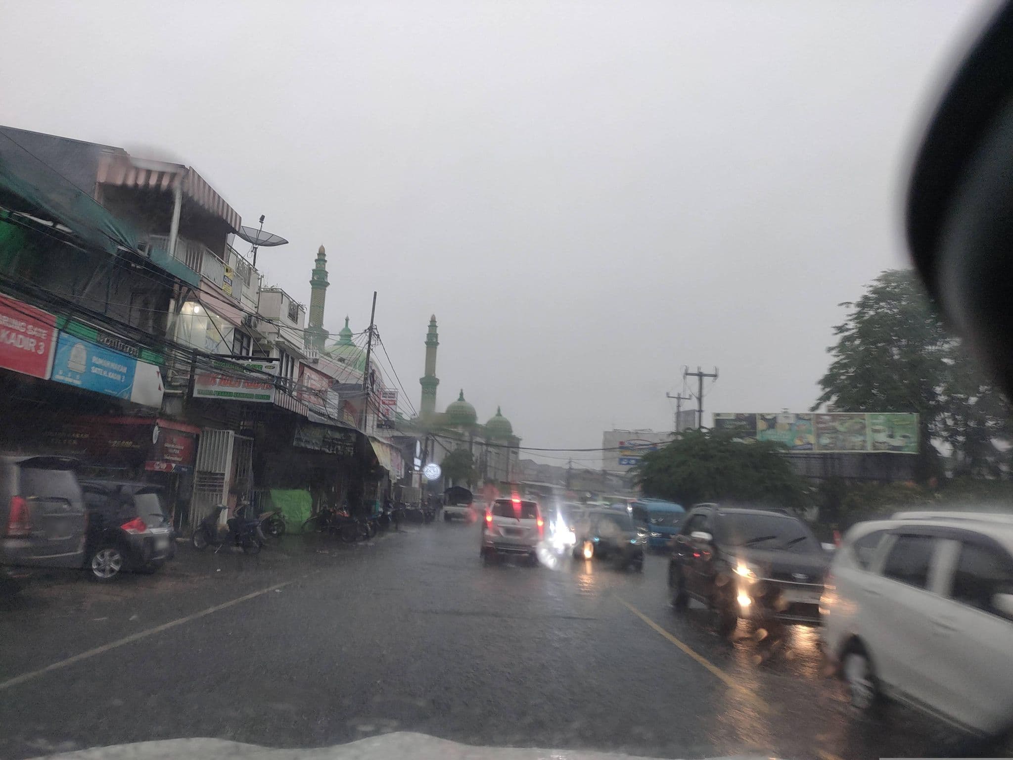 Street view near Royal Safari Garden, Caringin — © Kaart_Local (CC BY-SA · Mapillary)