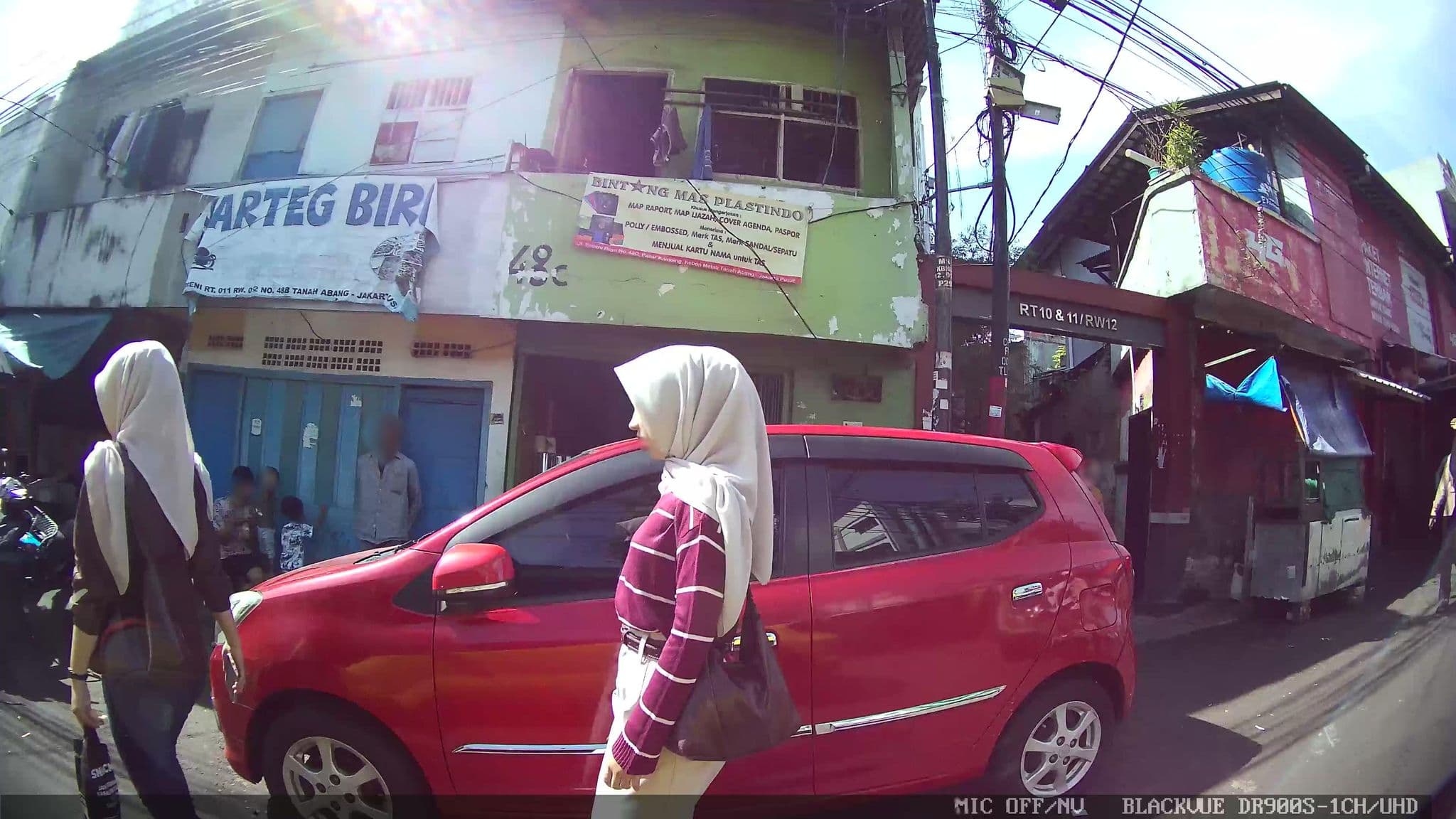 Street view near Caravan, Jakarta — © Kaart---RIGHT (CC BY-SA · Mapillary)