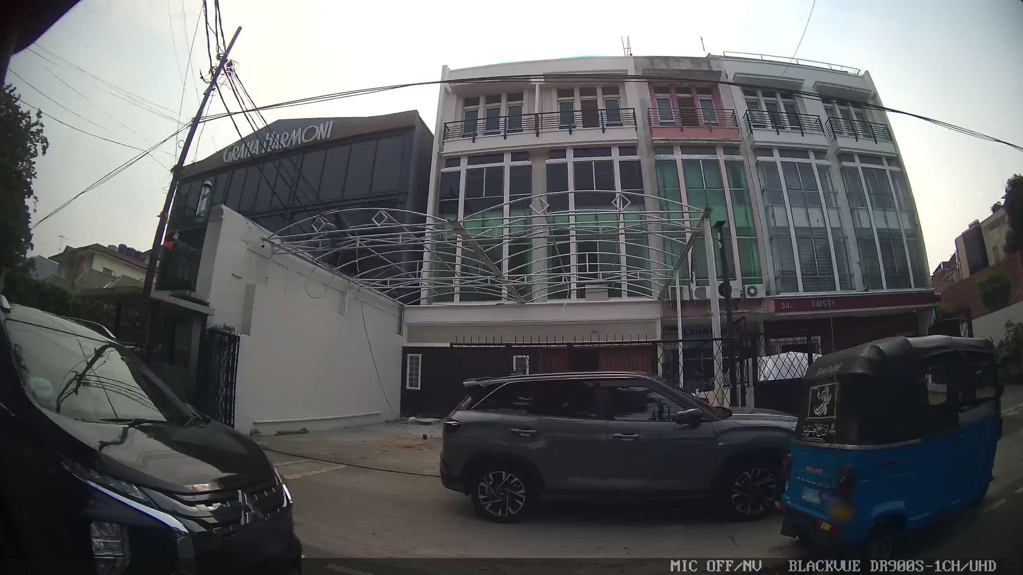 Street view near OYO, Jakarta — © Kaart---RIGHT (CC BY-SA · Mapillary)