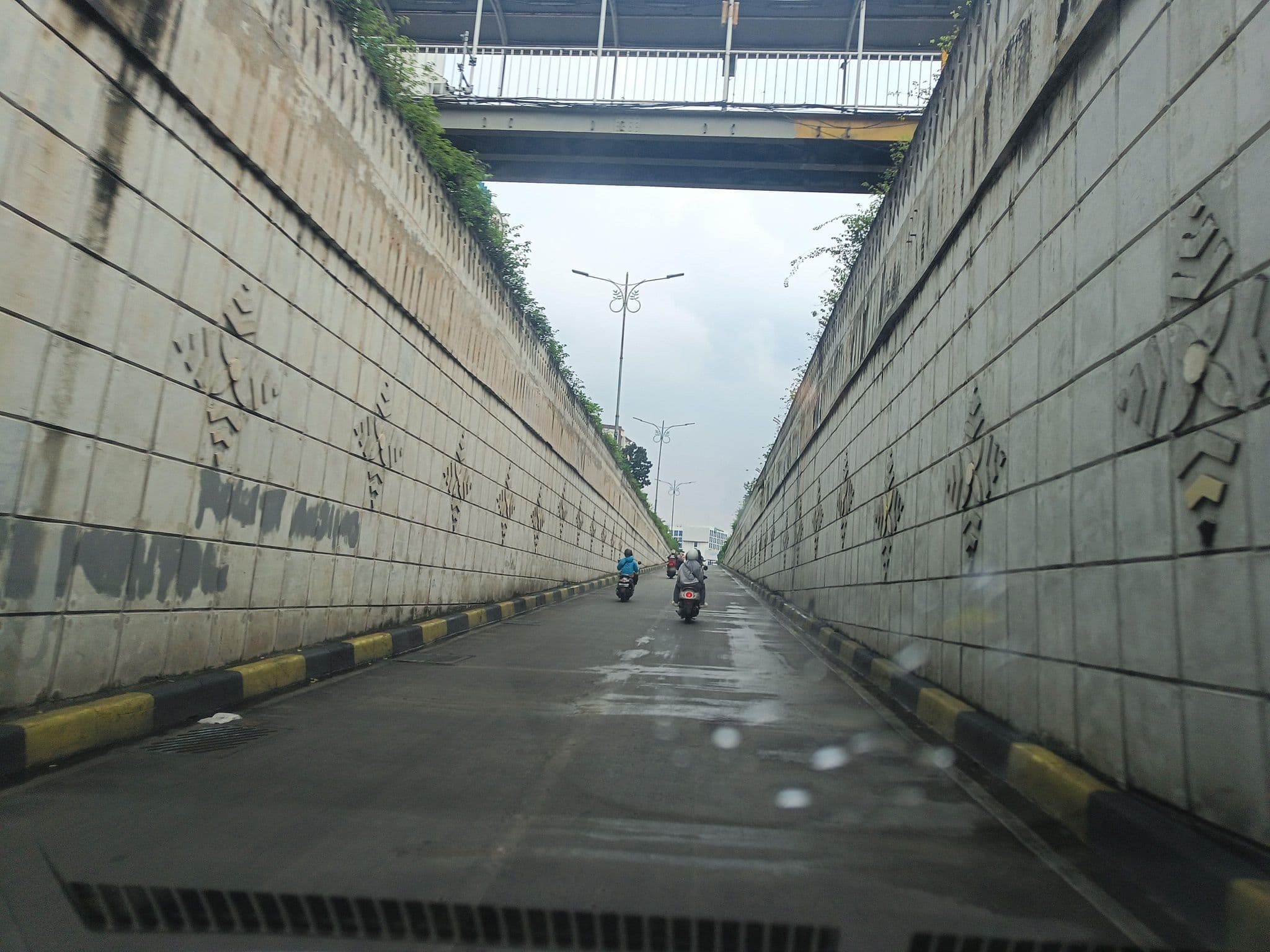 Street view near Hotel Balairung, Jakarta — © hen0ch (CC BY-SA · Mapillary)