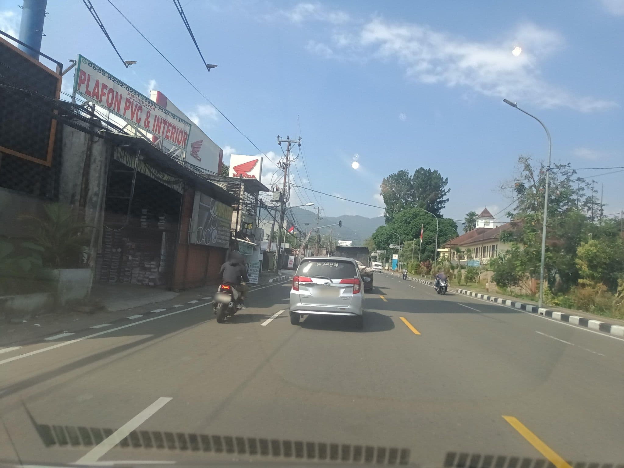 Street view near Cipayung Asri Hotel, Caringin — © hen0ch (CC BY-SA · Mapillary)