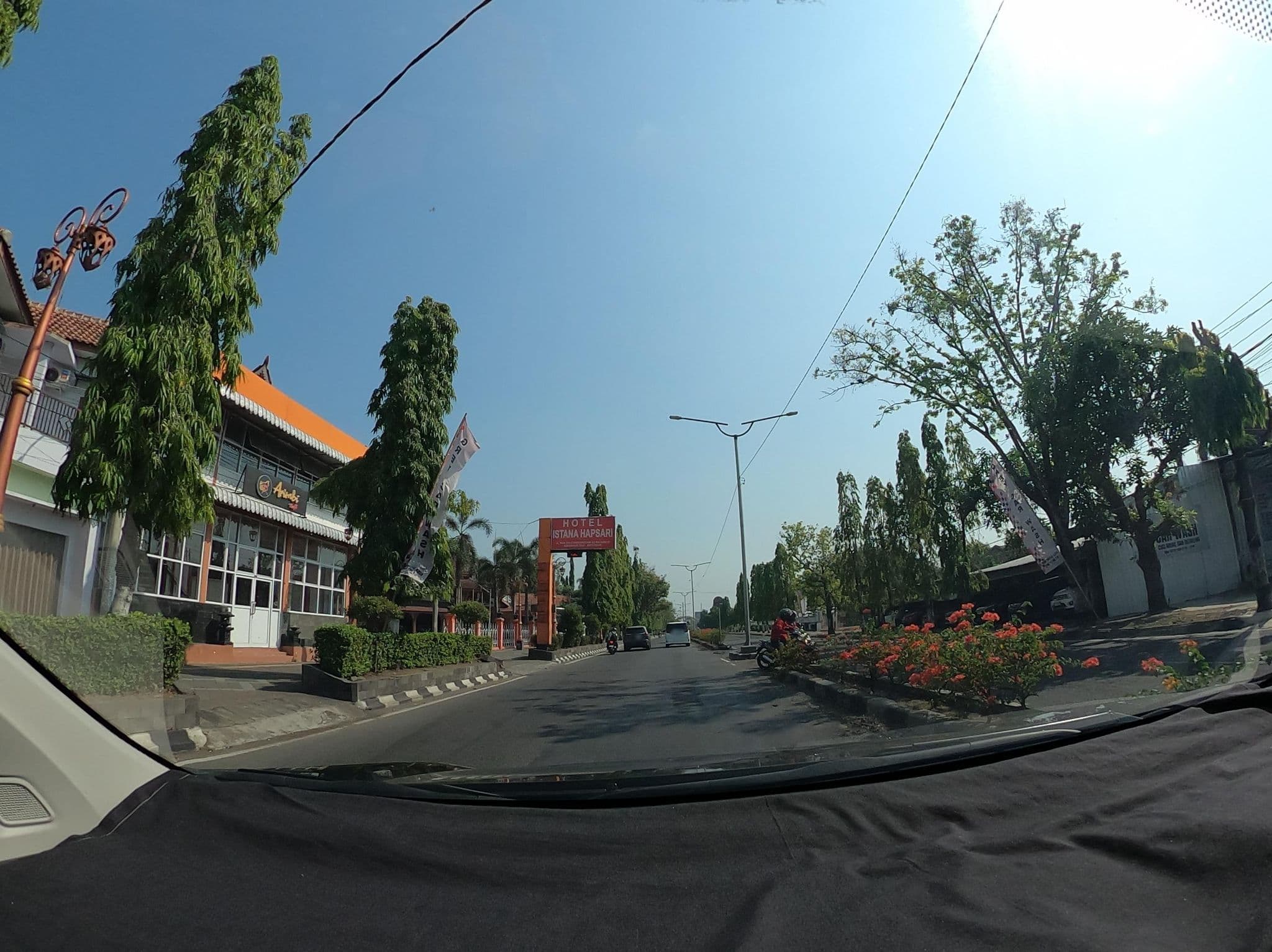 Street view near Hotel Istana Hapsari, Grogol — © Kaart_Local (CC BY-SA · Mapillary)