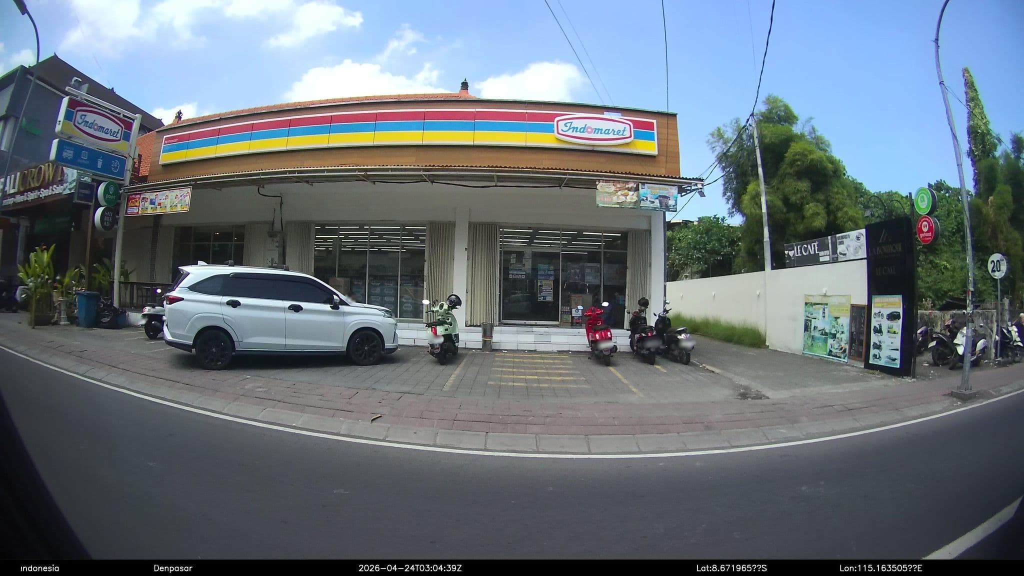 Street view near Daun Bali Seminyak Hotel Petitenget, Legian