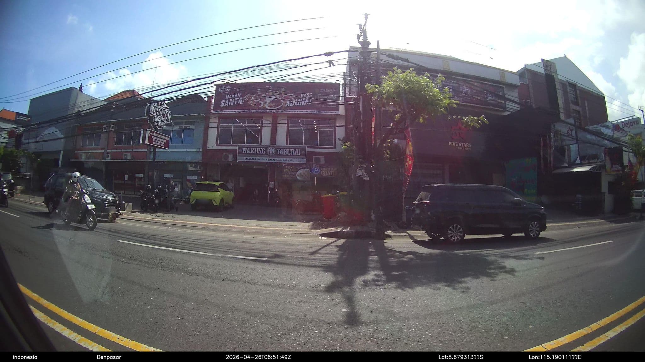 Street view near Sing Sing Hotel, Legian