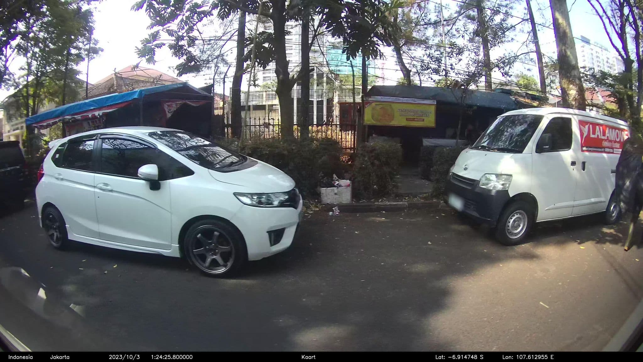 Street view near Fox Harris Hotel Bandung, Bandung — © kaart5 (CC BY-SA · Mapillary)