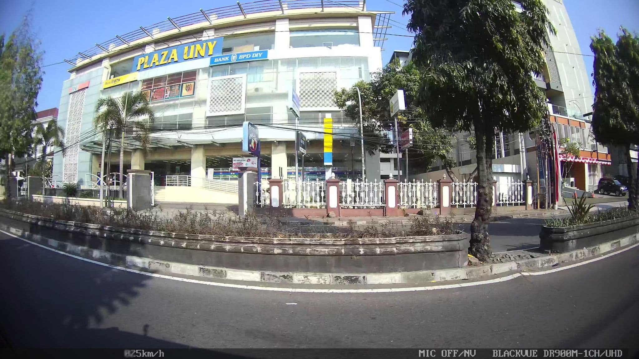 Street view near The Manohara Hotel, Yogyakarta — © kaart_1 (CC BY-SA · Mapillary)