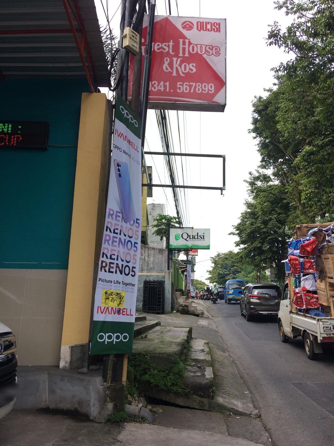Street view near Guest House Qudsi, Malang