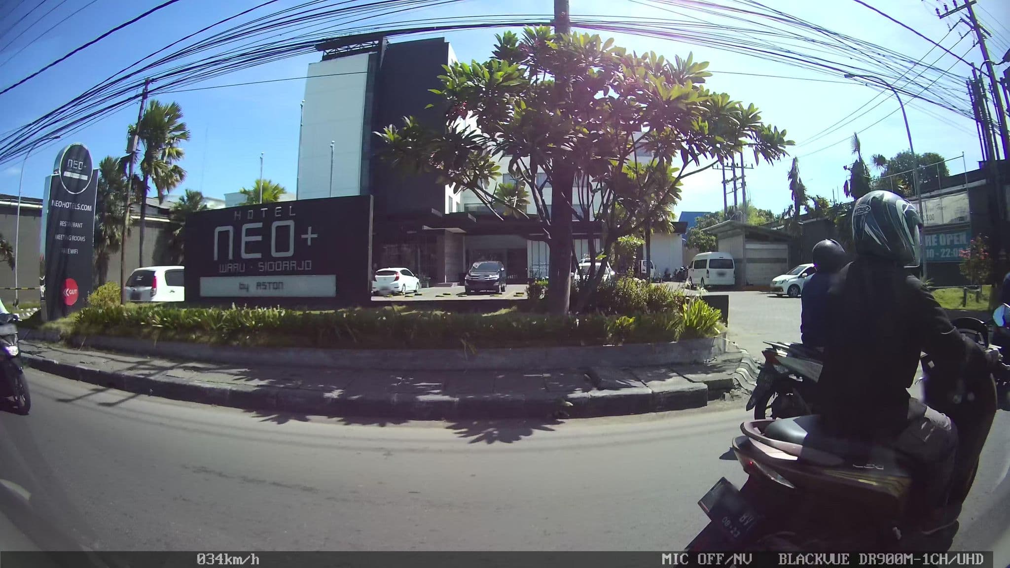 Street view near Hotel Neo+, Gedangan — © kaart_2 (CC BY-SA · Mapillary)