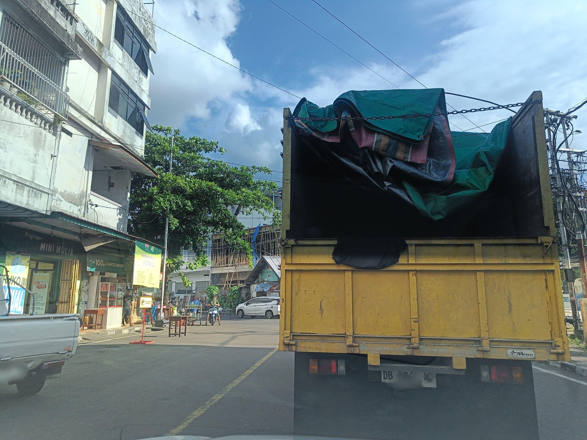 Street view near Penginapan Mini Mulia, Manado