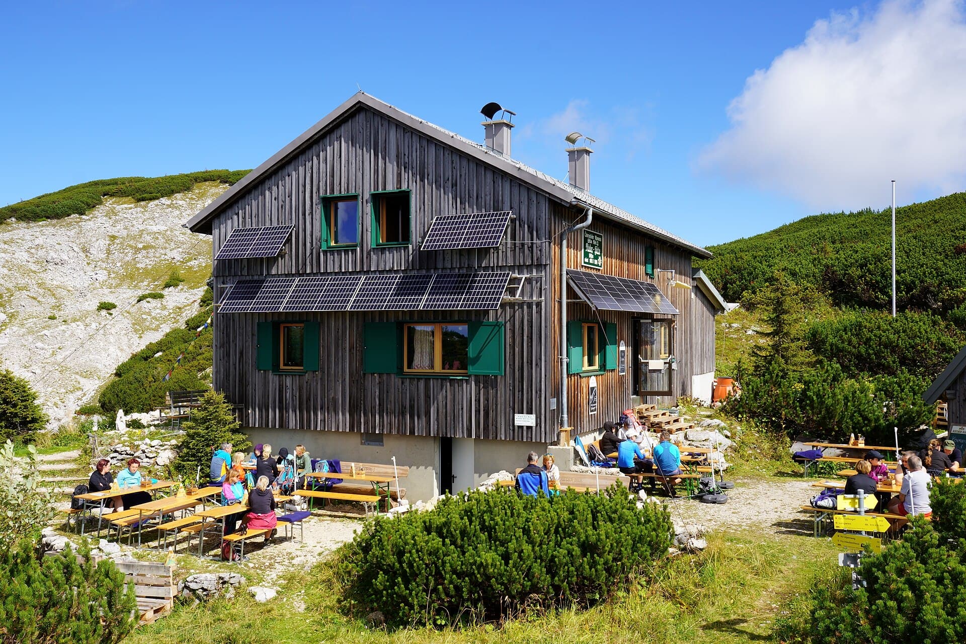 Rieder Hütte (via Wikimedia Commons, CC BY 4.0)