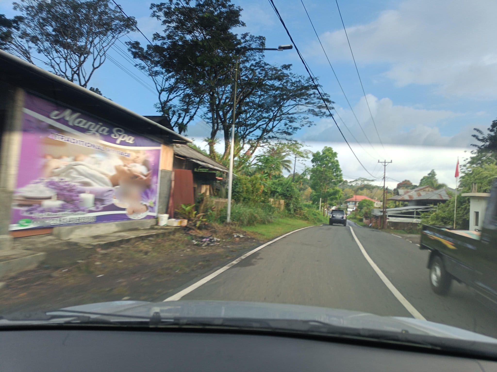 Street view near Jhoanie Hotel, Tomohon — © hen0ch (CC BY-SA · Mapillary)