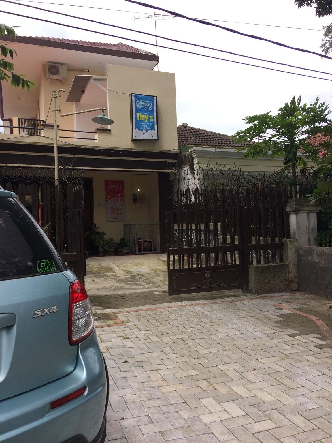 Street view near Tini’s Guest House, Malang