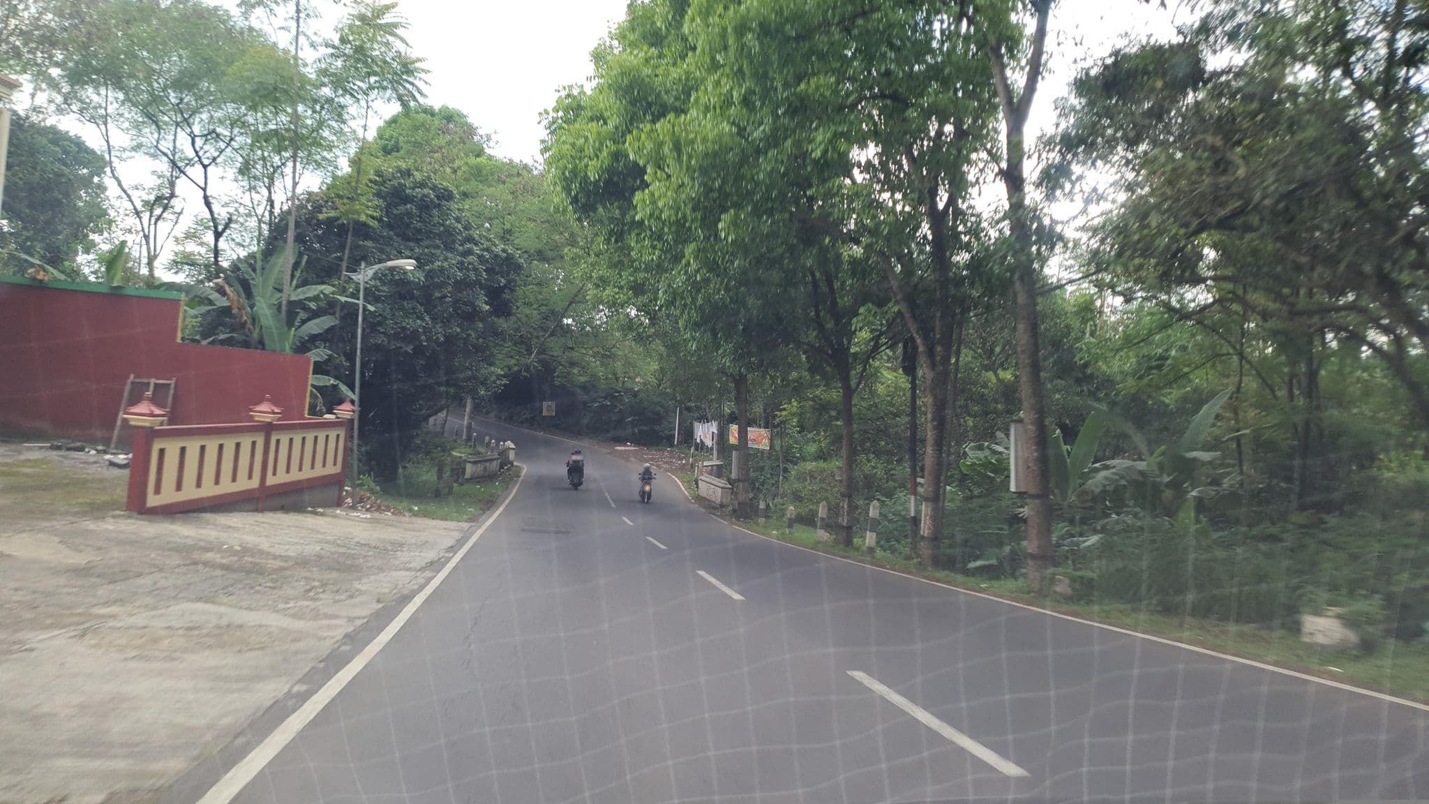 Street view near Ad Waru Hotel, Salatiga — © FotoPeta (CC BY-SA · Mapillary)
