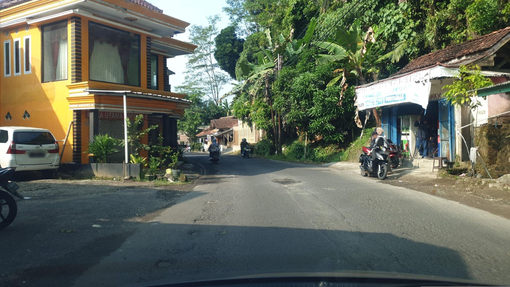 Street view near Rumah Kades Cikahuripan, Pelabuhanratu — © Kaart_Local (CC BY-SA · Mapillary)