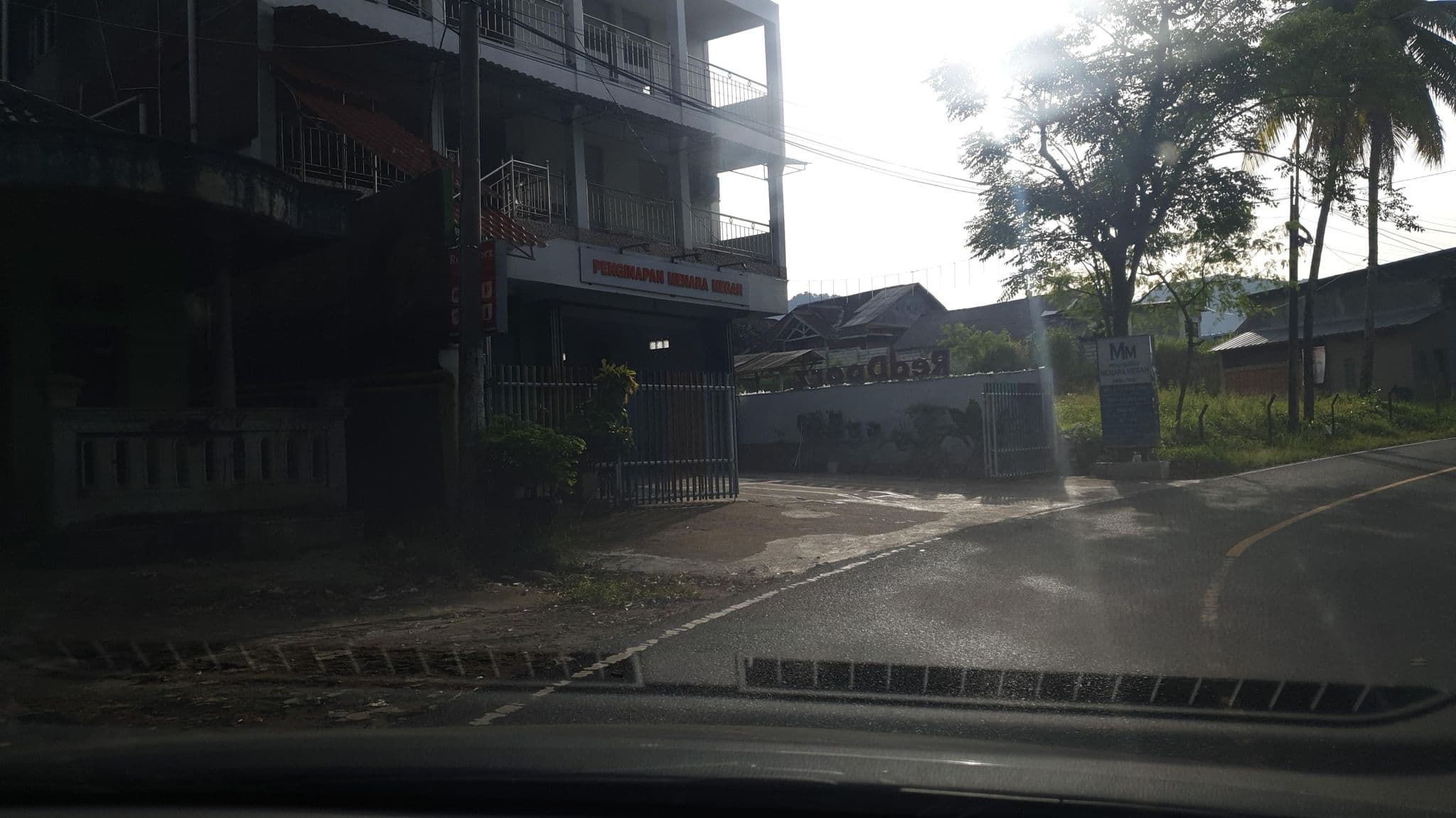 Street view near Penginapan Menara Megah, Pelabuhanratu — © Kaart_Local (CC BY-SA · Mapillary)