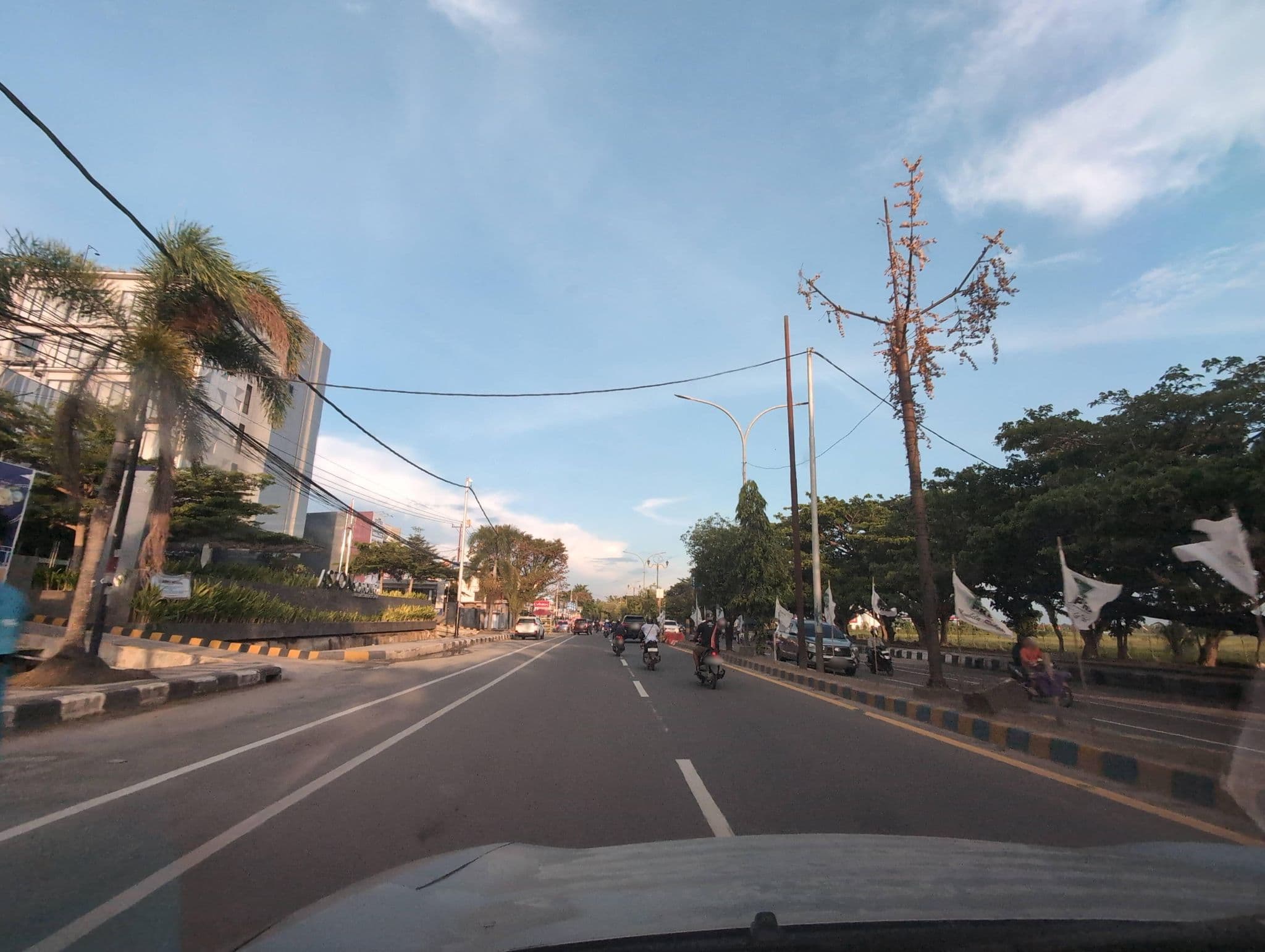 Street view near Aston Sorong Hotel & Conference Center, Sorong — © peterneubauer (CC BY-SA · Mapillary)