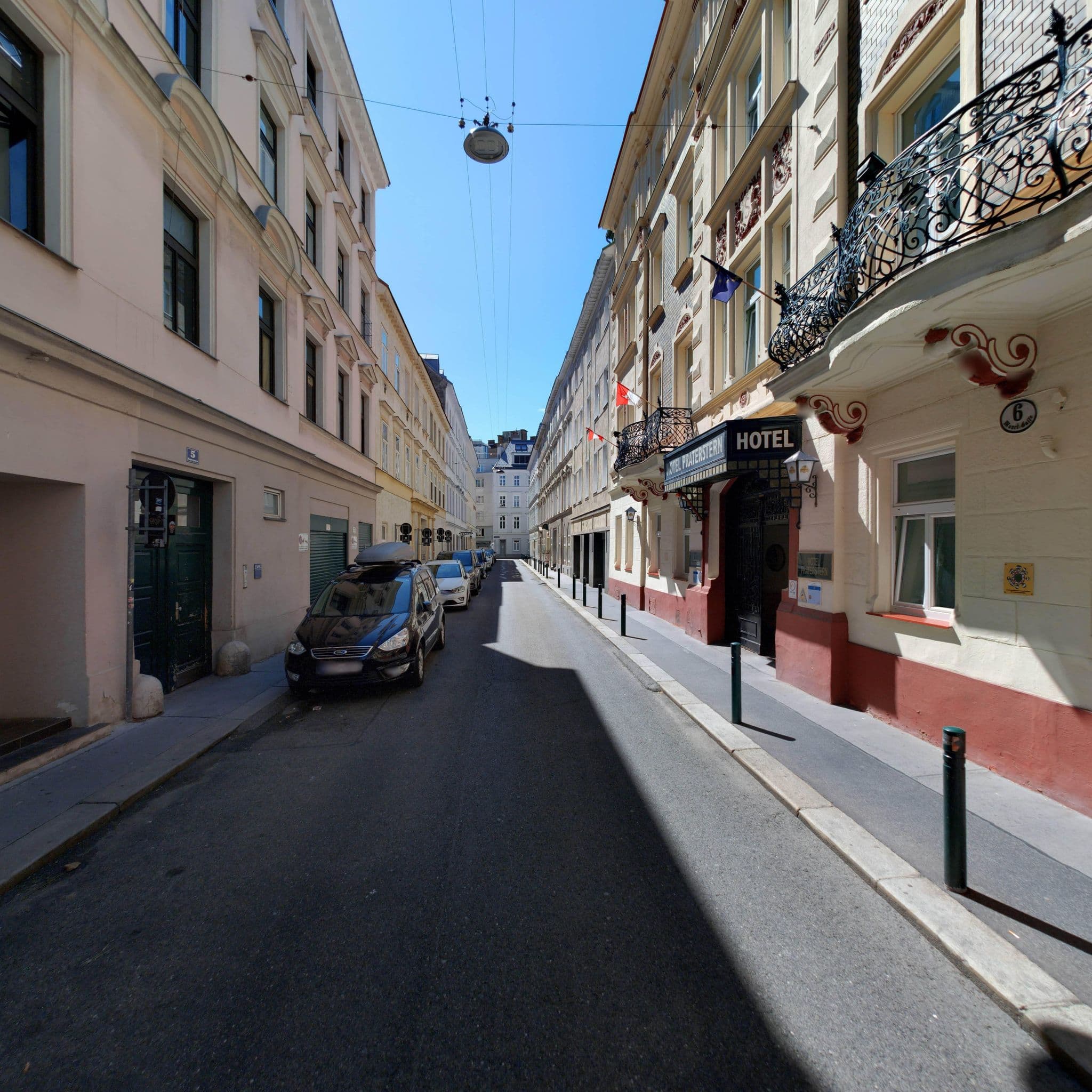 Street view near Urban Jungle Apartments, Vienna — © eliasgander (CC BY-SA · Mapillary)