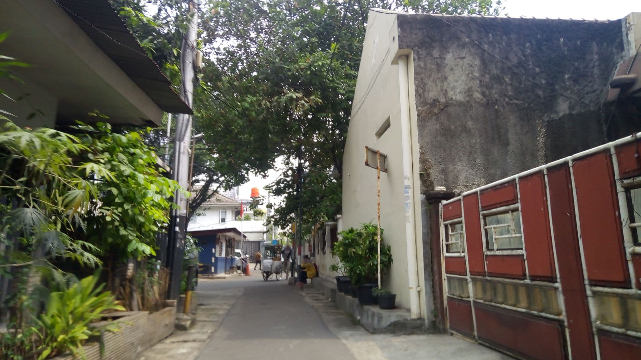 Street view near Kos Kudus 13, Jakarta — © hafiedsh22 (CC BY-SA · Mapillary)