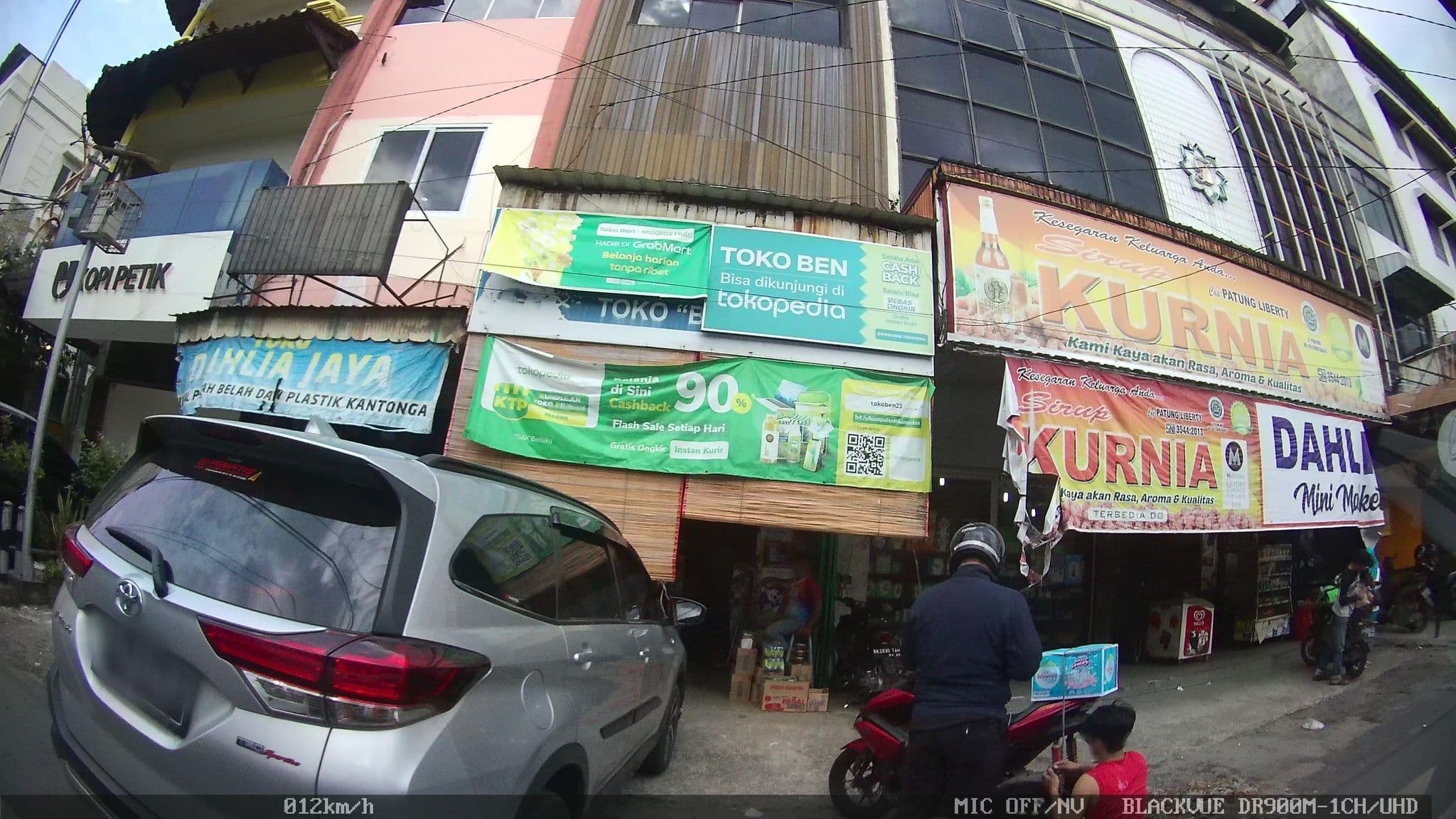 Street view near Dazhong Backpacker's hostel, Medan
