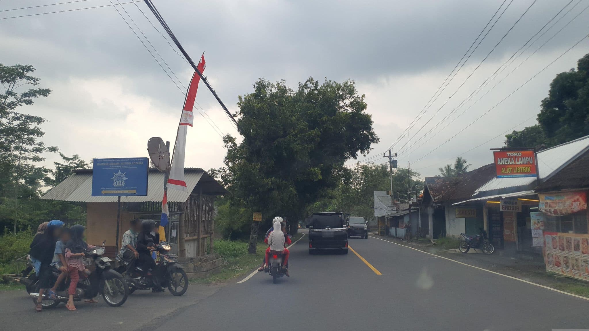 Street view near Rumah Kecil BnB, Sleman — © FotoPeta (CC BY-SA · Mapillary)