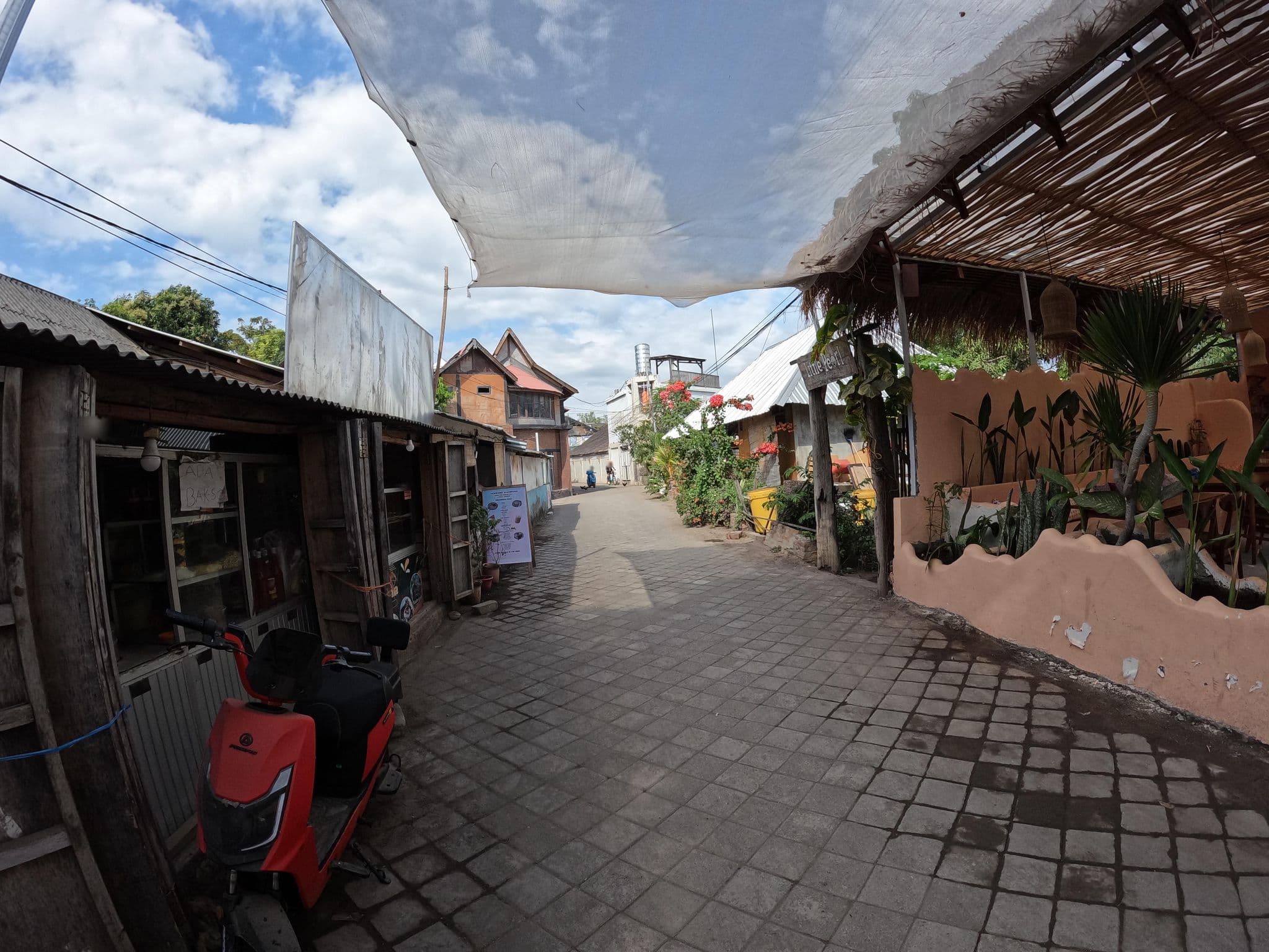 Street view near Kelapa GiliT, Gili Trawangan