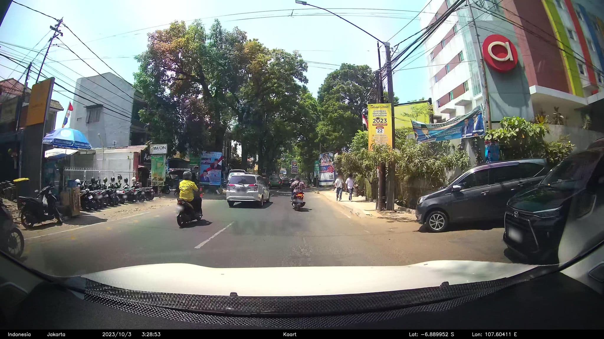 Street view near Amaris Hotel, Bandung — © kaart5 (CC BY-SA · Mapillary)