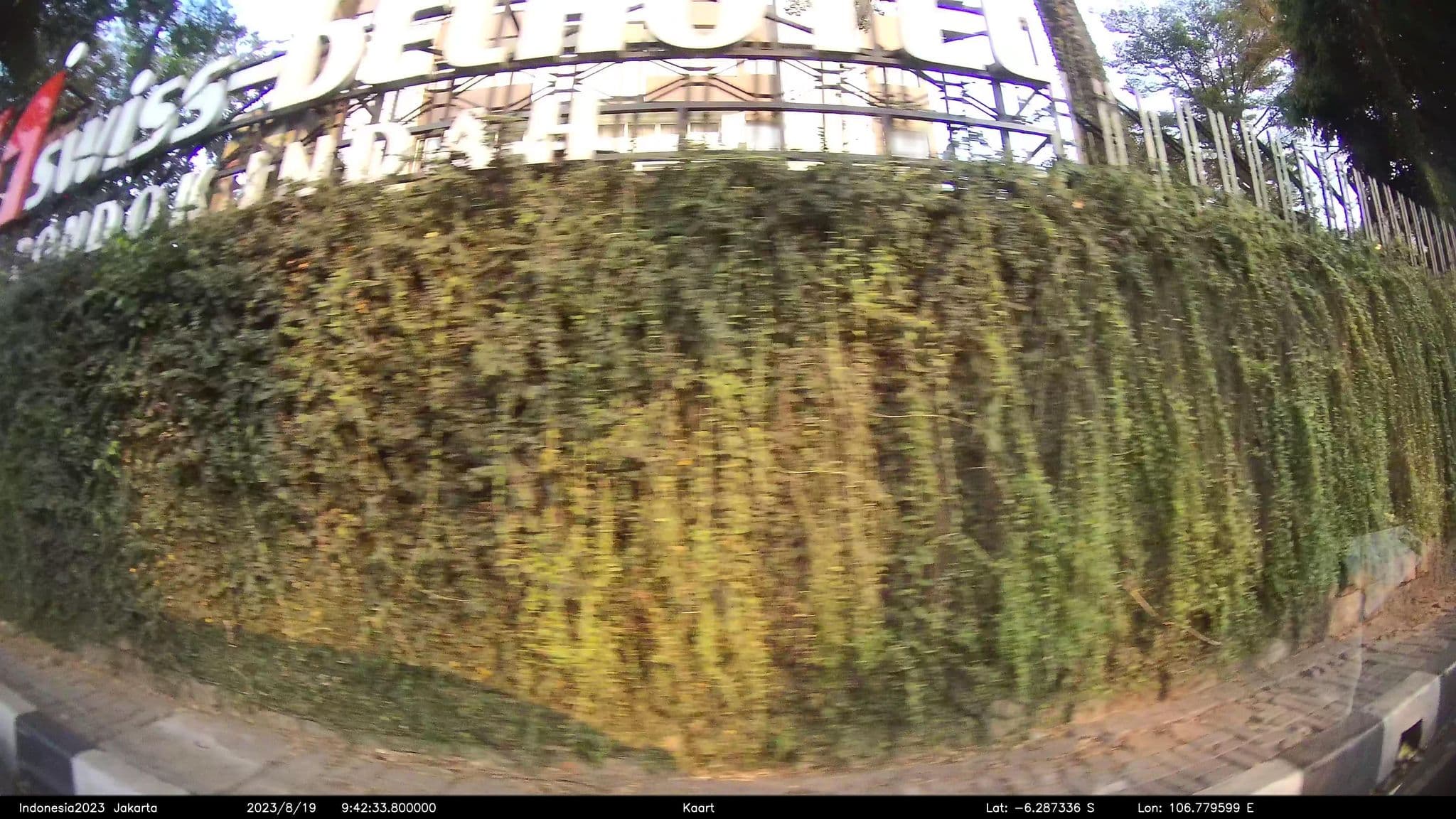 Street view near Swiss-Belhotel Pondok Indah, South Tangerang — © kaart5 (CC BY-SA · Mapillary)